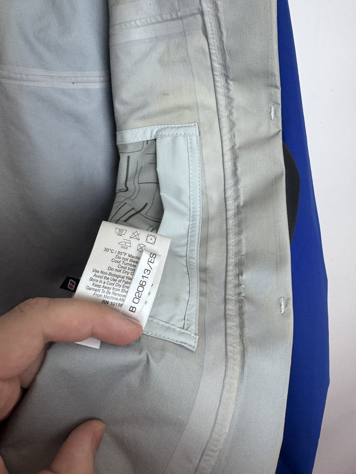 Berghaus Very Rare Berghaus Attrition II GORE-TEX® Pro Shell Size US S / EU 44-46 / 1 - 19 Thumbnail