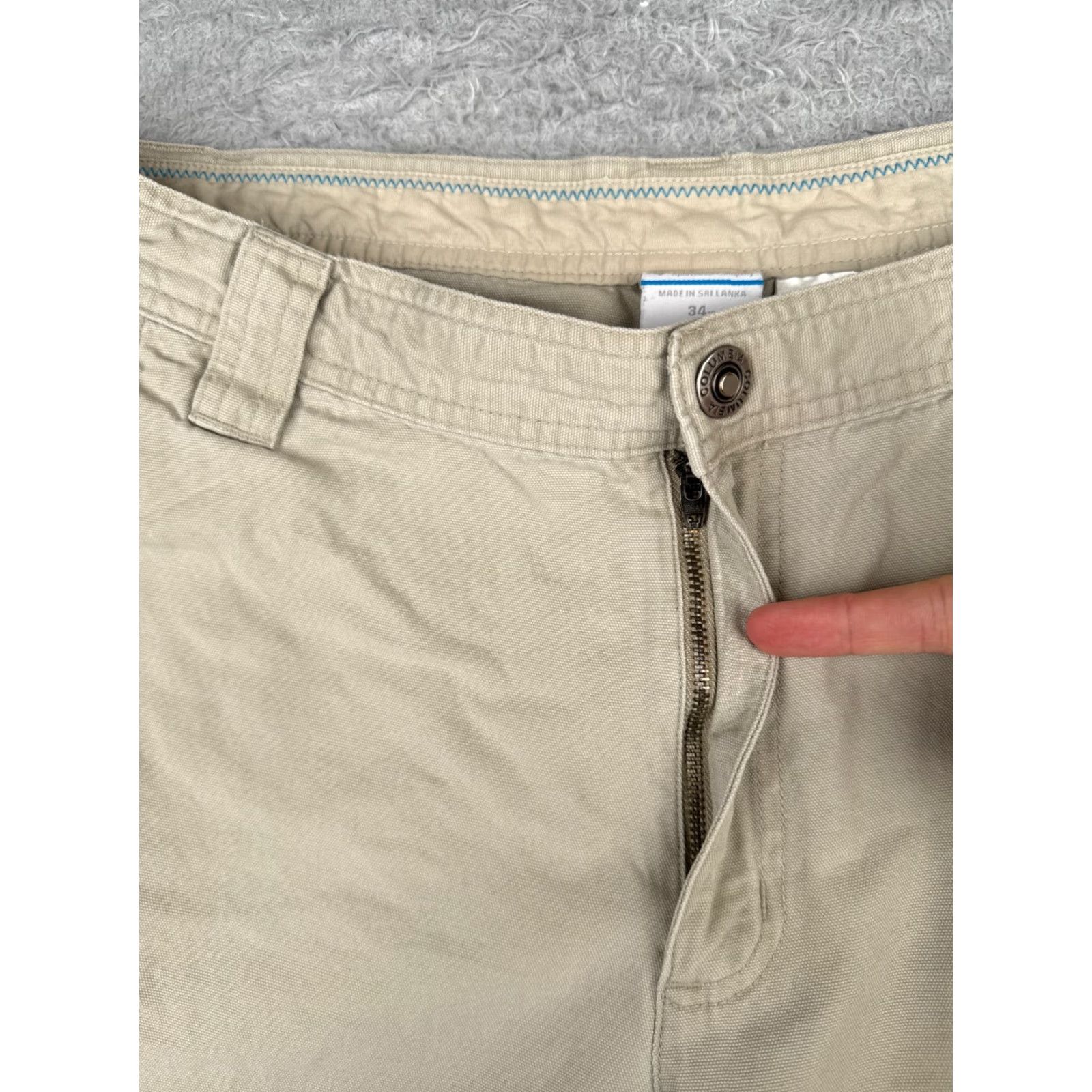 Vintage Columbia Men Cargo Shorts 34 Beige 100% Cotton Nylon Zip Pockets Bridge Hike Camp 34x11 Mens Regular Beige Cargo Pocket Size US 34 / EU 50 - 6 Thumbnail