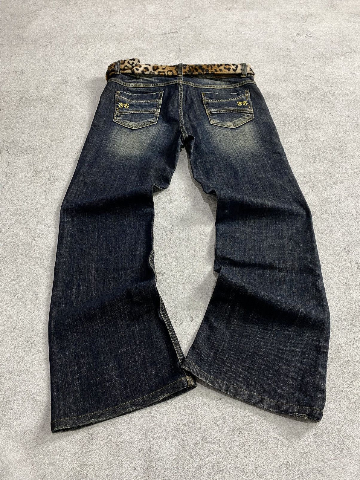 Tornado Mart 2000s Fanup middle wash claw wark flare jean Size US 32 / EU 48 - 2 Thumbnail