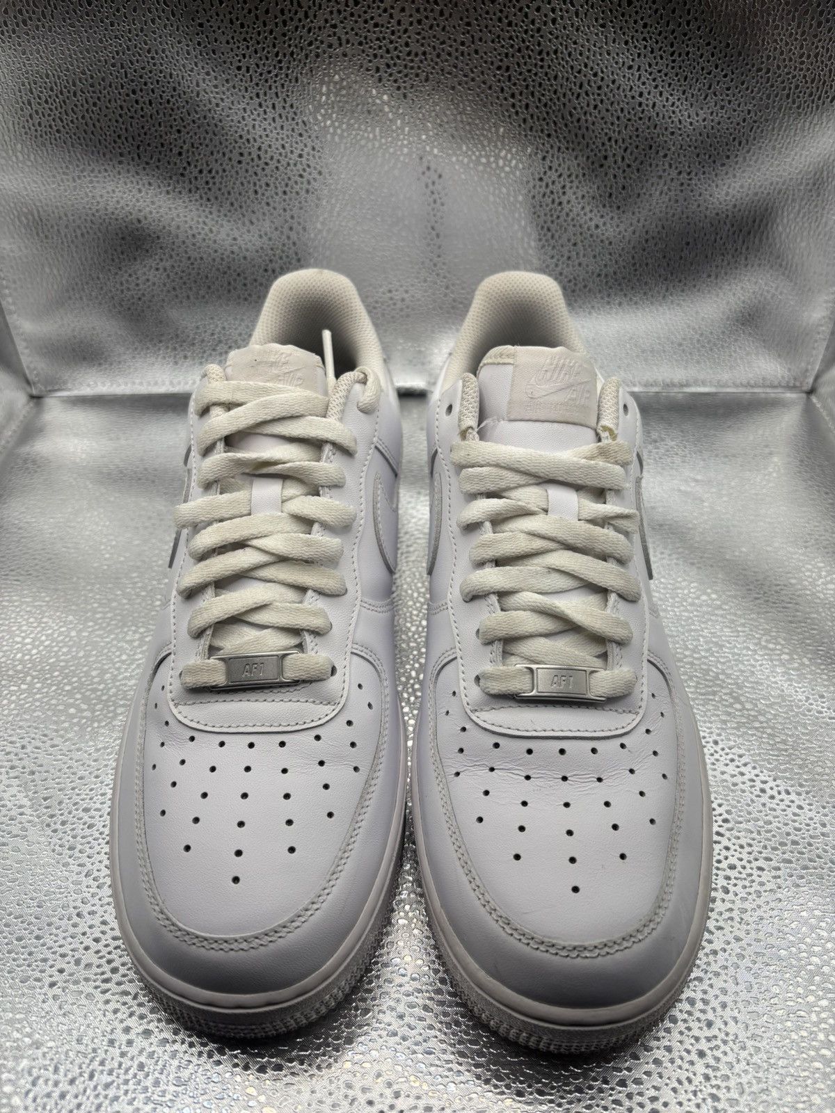 Nike Air Force 1 low triple white Size US 10 / EU 43 - 2 Thumbnail