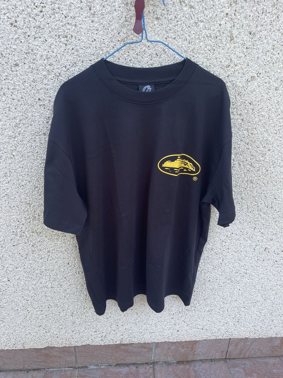 - T shirt island Alcatraz black and yellow