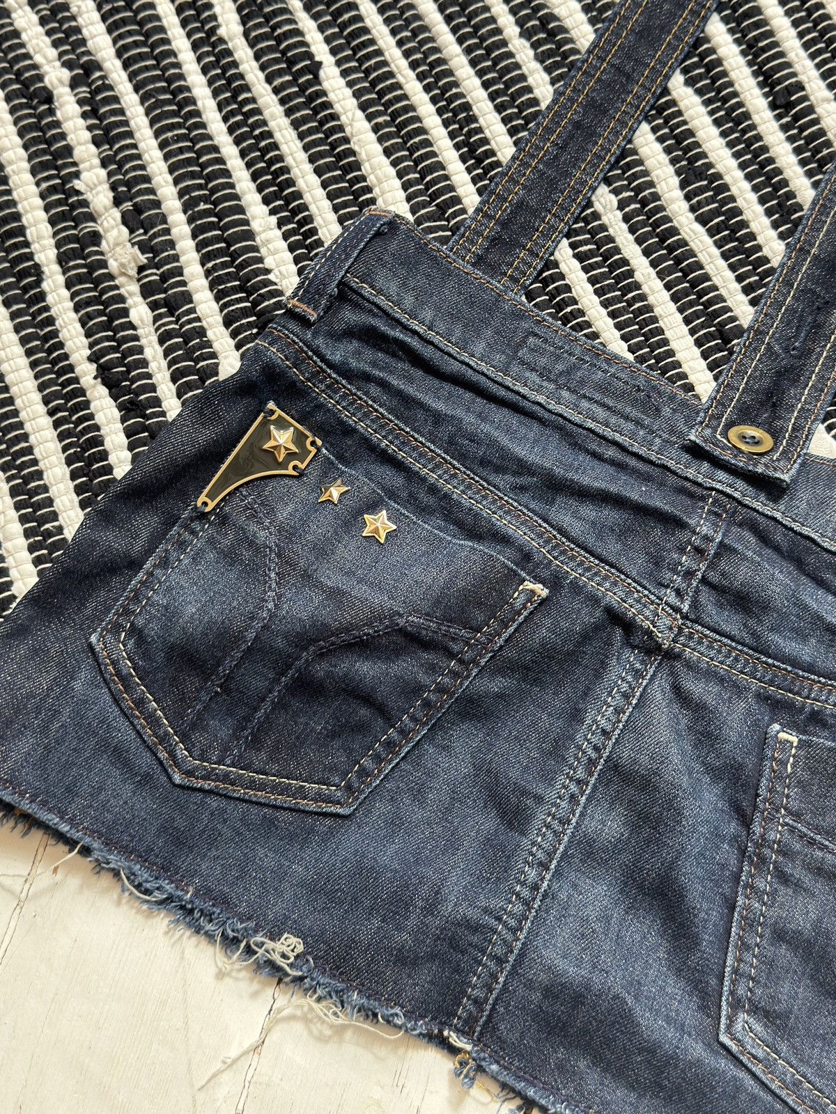 Miss Sixty VINTAGE MISS SIXTY 2000s DENIM MINI SKIRT Size 28" / US 6 / IT 42 - 6 Thumbnail