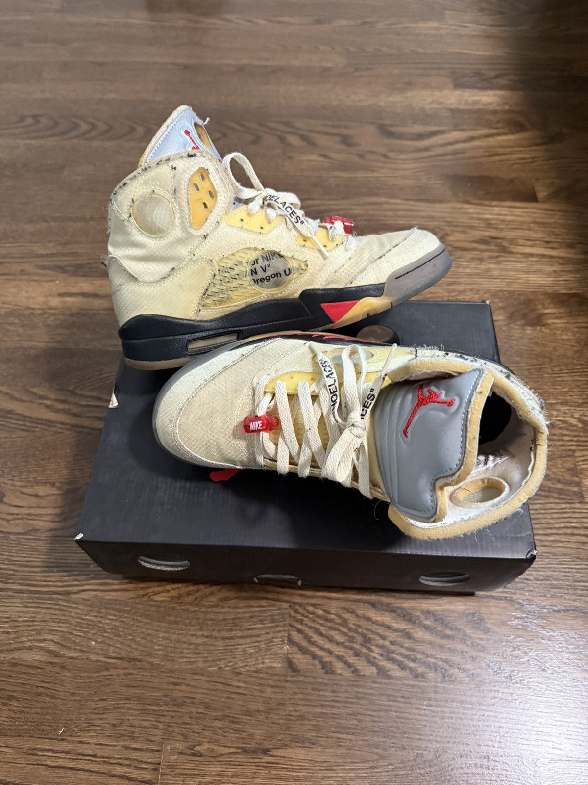 Jordan Brand × Off-White Off-White Jordan 5 ‘Sail’ Size US 9 / EU 42 - 2 Thumbnail