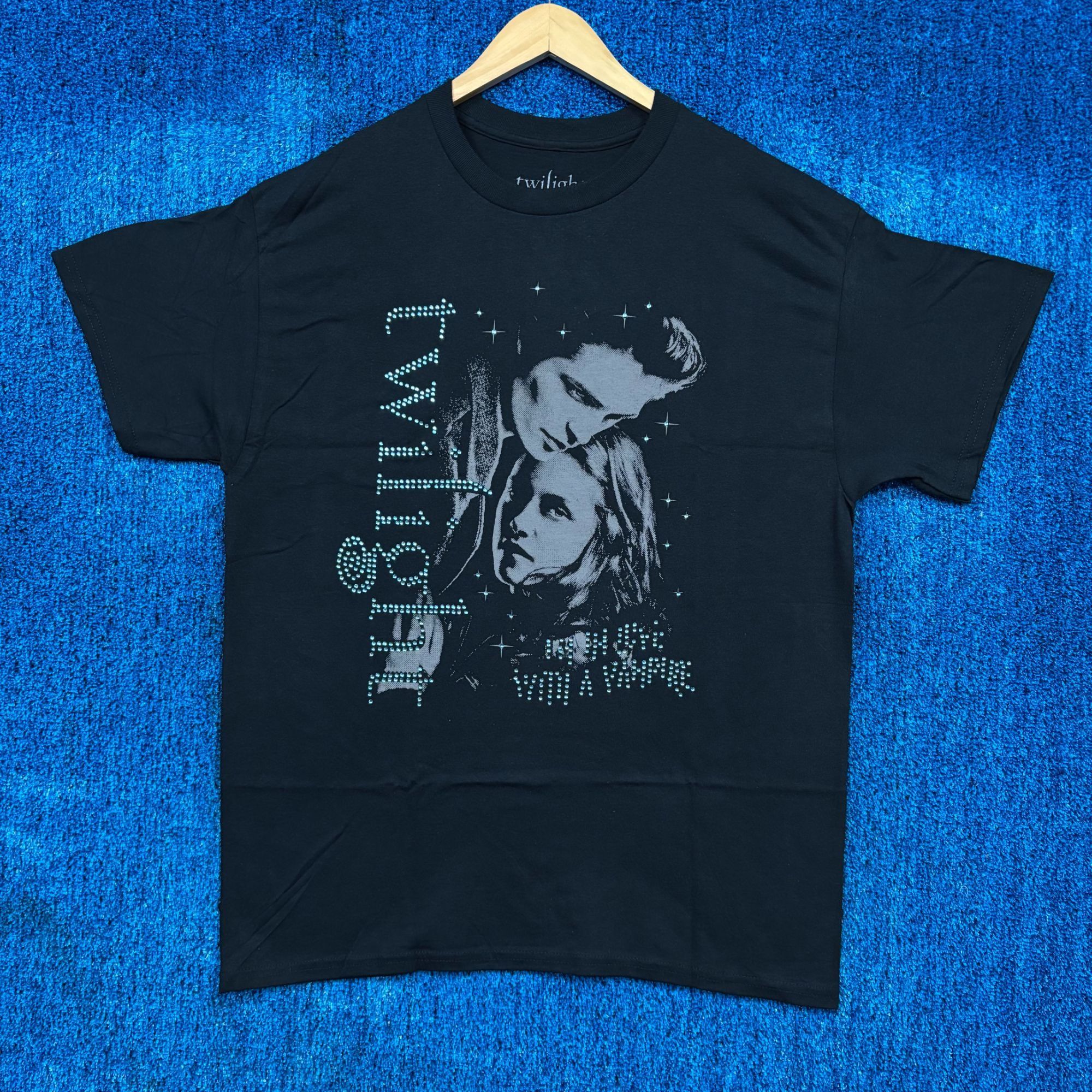 Warner Bros Twilight Edward & Bella Bedazzled Spell Out Movie Art Tee L Size US L / EU 52-54 / 3 - 1 Thumbnail