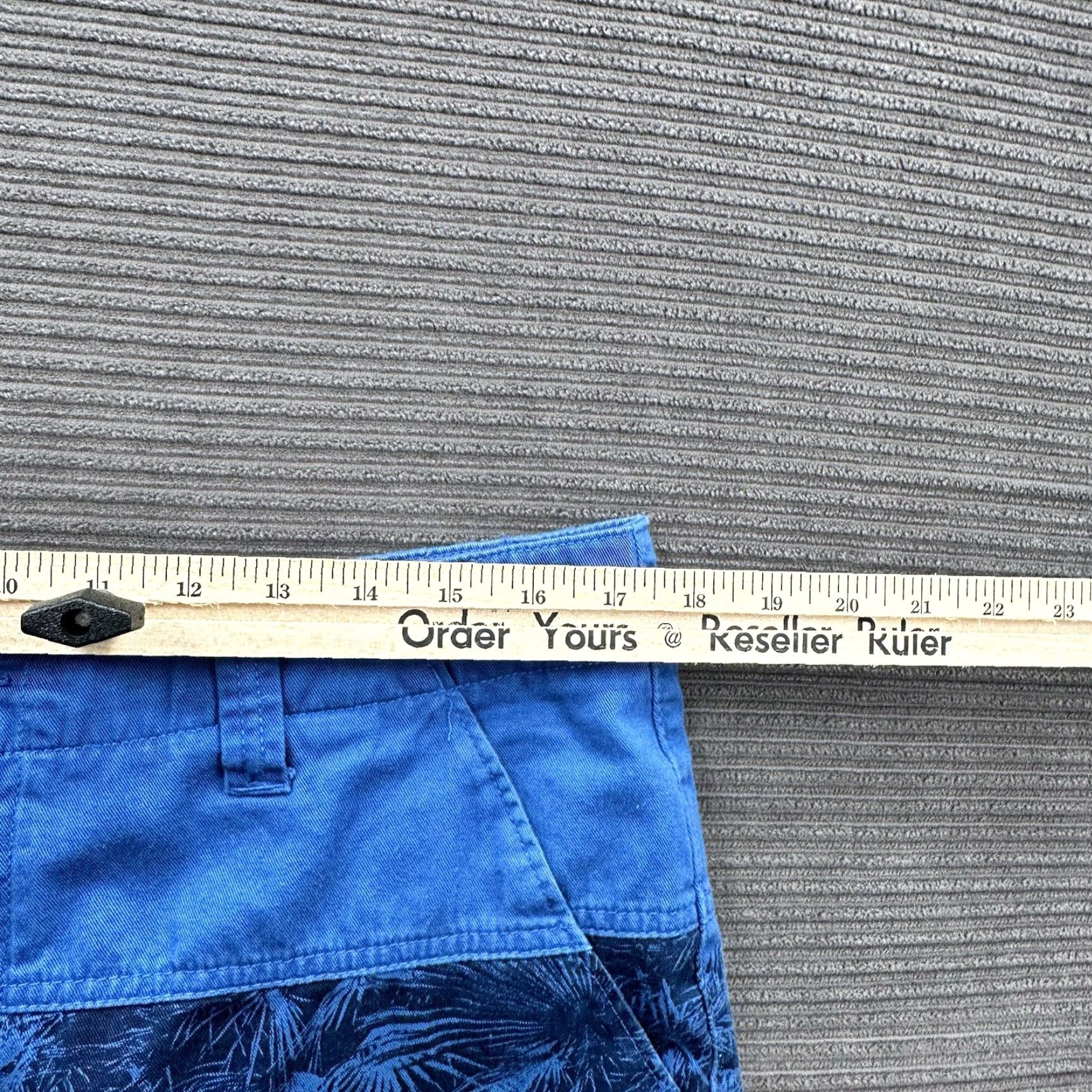 Oakley Oakley Shorts Men 34 Blue Floral Print Outdoors Swimming Weekend Vacation Casual Beach Outdoor Logo 34 Regular Men Fillers? Size US 34 / EU 50 - 4 Thumbnail