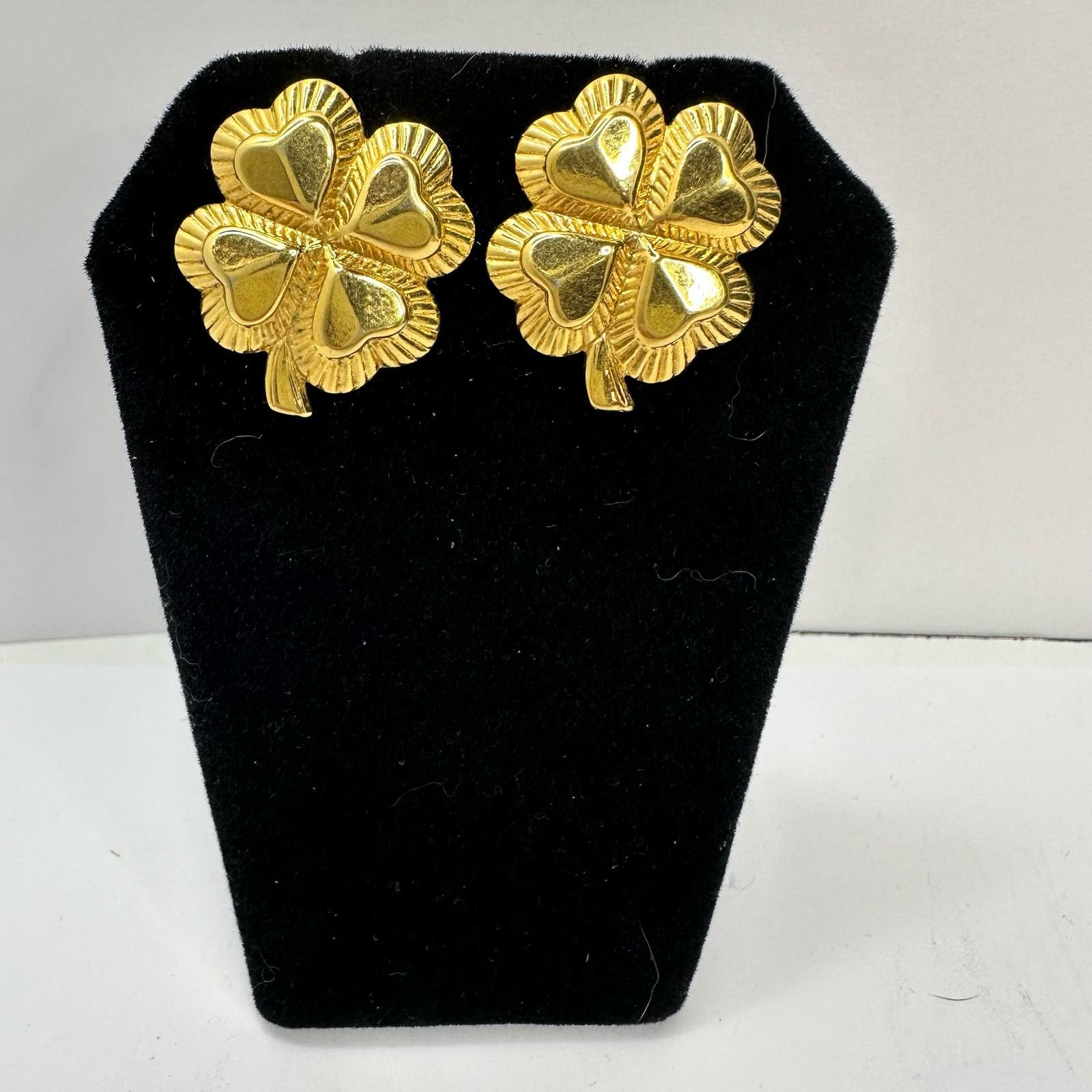 Vintage 4 Leaf Gold Tone Clovers🍀 Earrings St. Patrick's Irish Size ONE SIZE - 1 Thumbnail