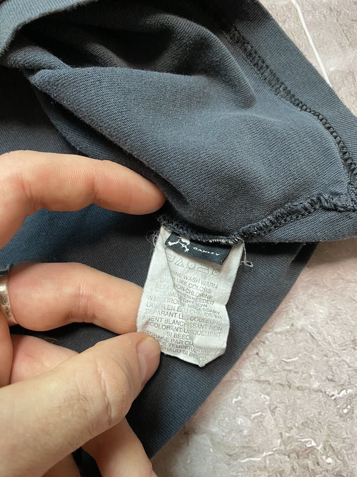 Oakley × Vintage Vintage Oakley T-Shirt Centre Logo Gorpcore Y2K 2000s Size US M / EU 48-50 / 2 - 9 Thumbnail