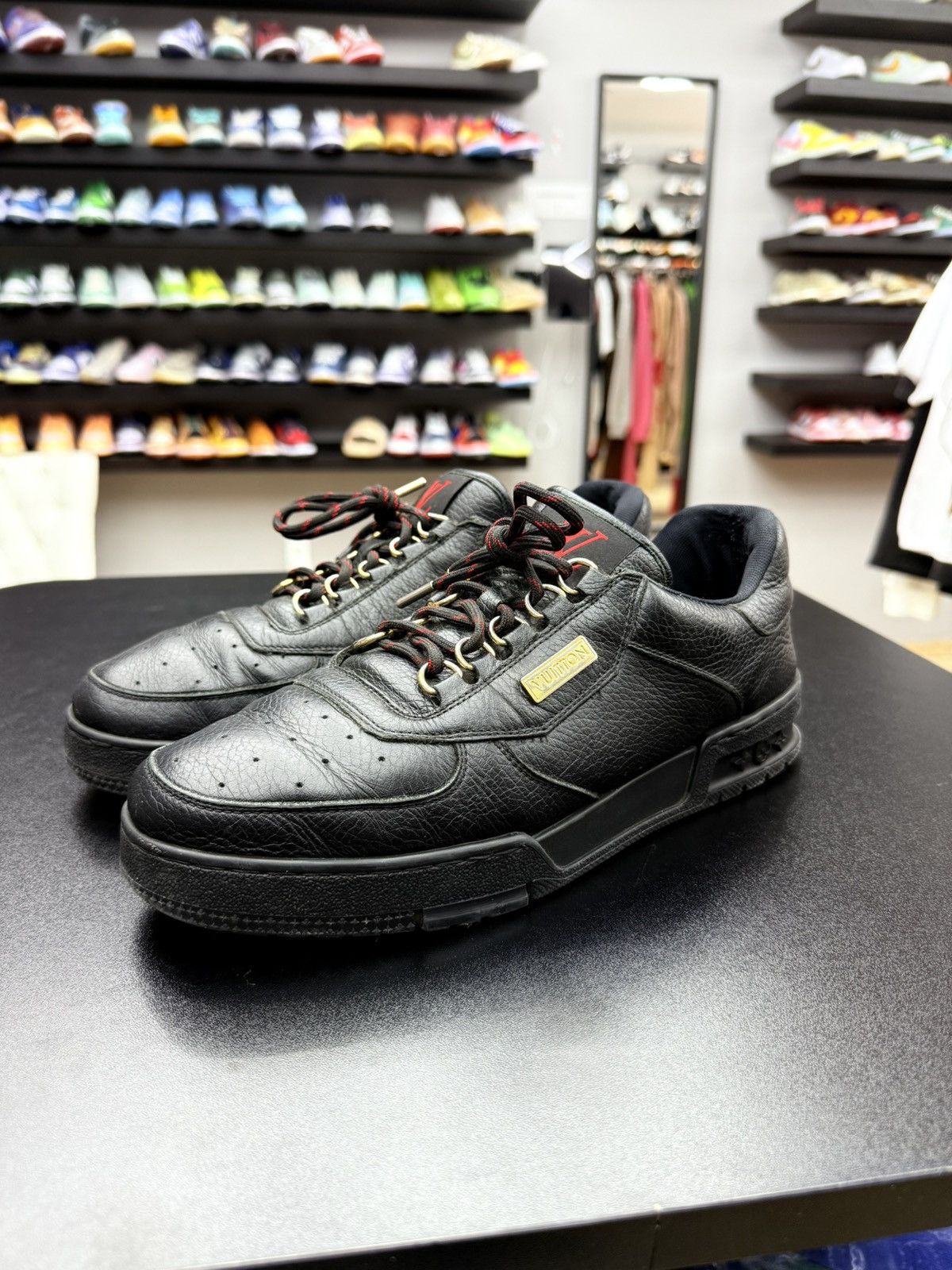 Louis Vuitton Louis Vuitton Black Gold Hardware Trainer Sneaker 8US - 7LV Size US 8 / EU 41 - 6 Thumbnail