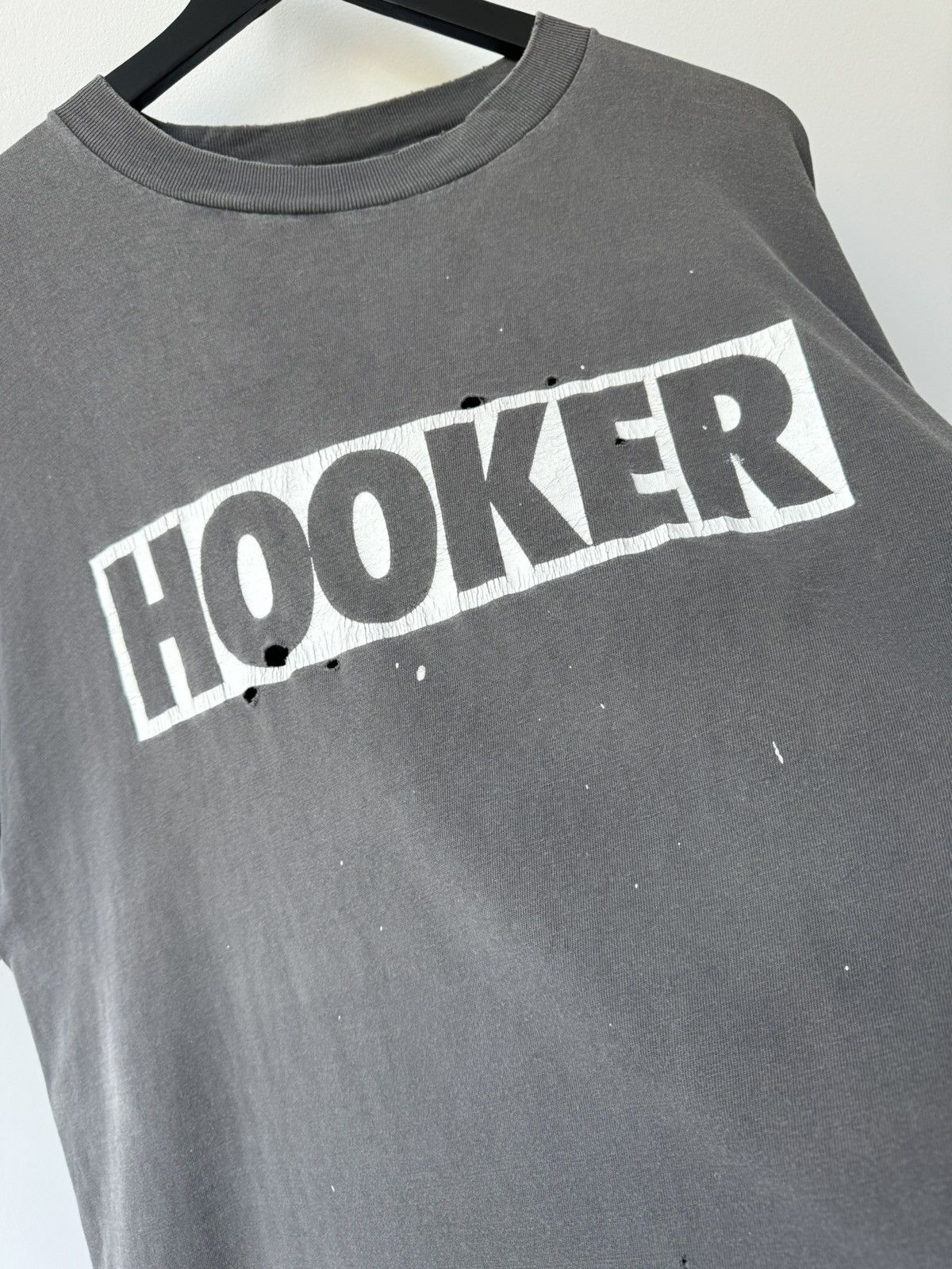 Vintage VINTAGE 90s THRASHED FADED HOOKER SNOWBOARDING T SHIRT Size US XL / EU 56 / 4 - 3 Thumbnail
