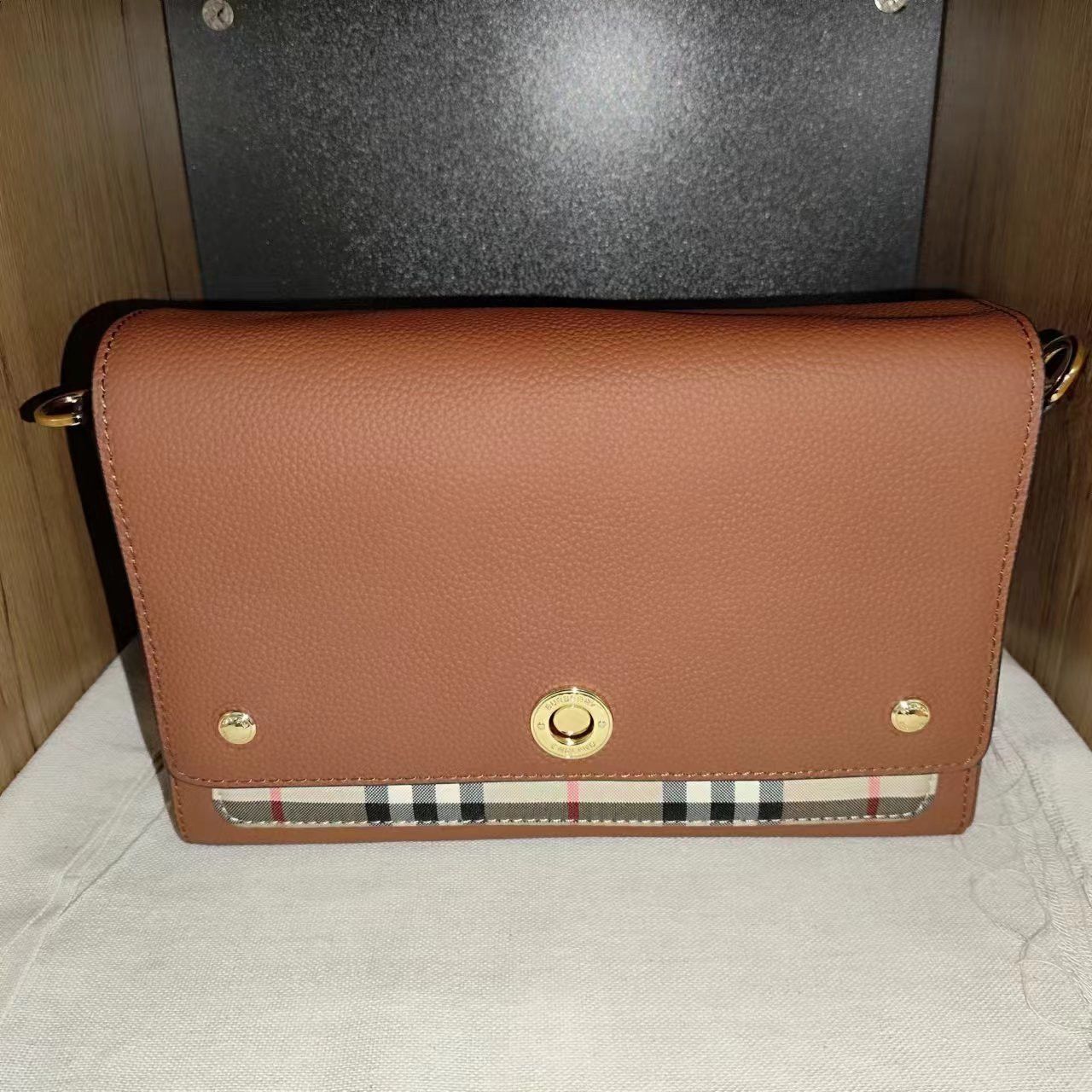 Burberry Burberry Note Bag in Brown Size ONE SIZE - 1 Thumbnail