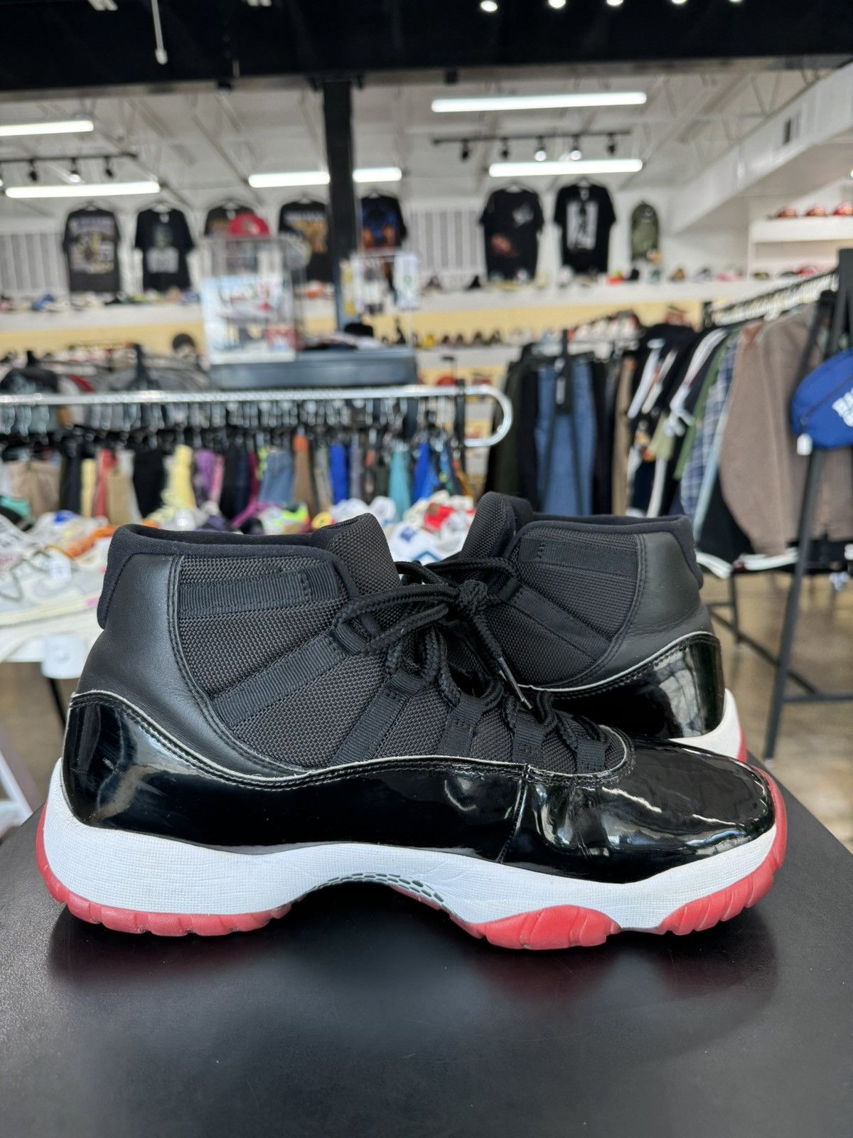 Jordan Brand Jordan 11 Retro Playoffs Bred size 11.5 Size US 11.5 / EU 44-45 - 4 Thumbnail