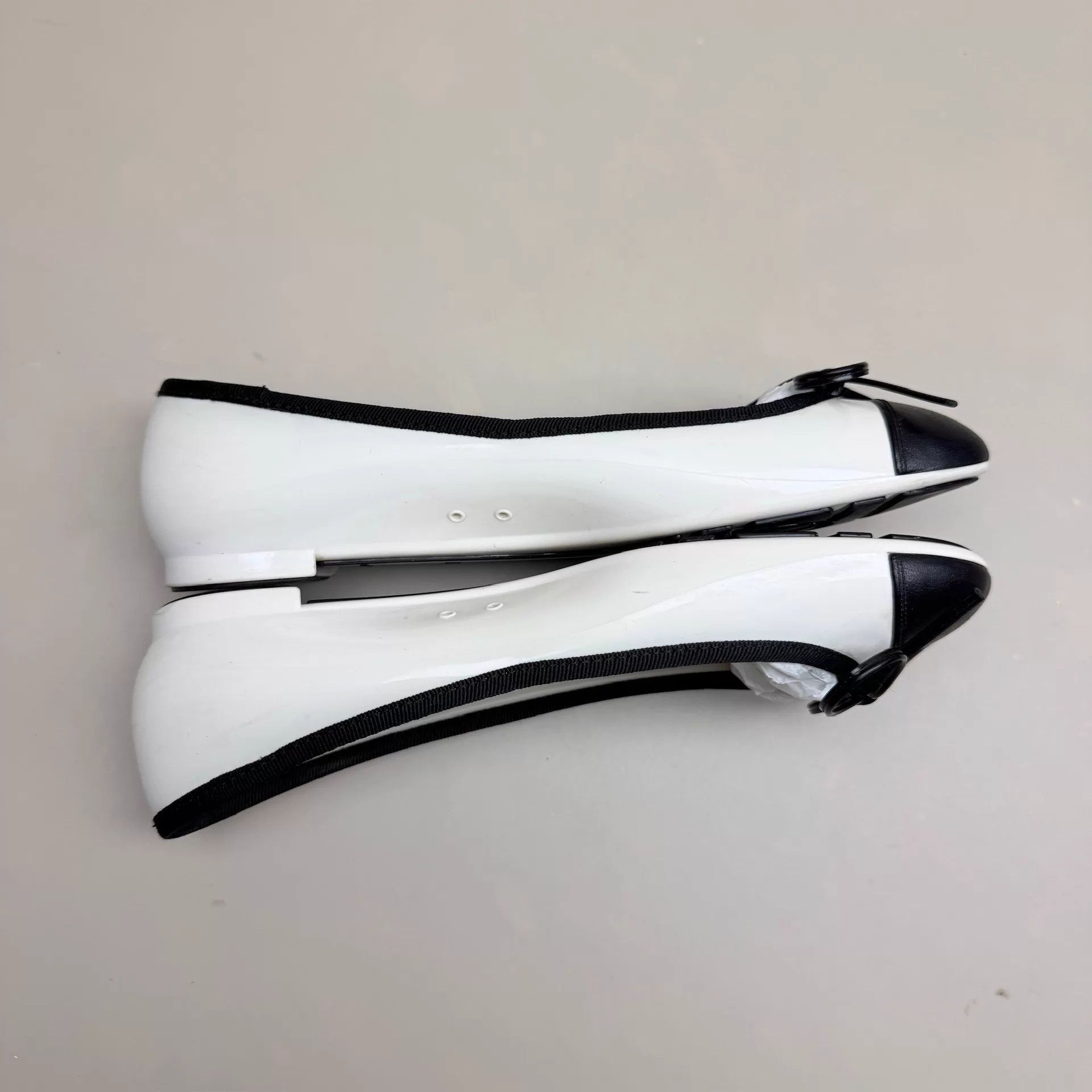 Chanel CHANEL Black & White Panda CC Low Heel Pumps 36 95 Size US 5.5 / IT 35.5 - 4 Thumbnail