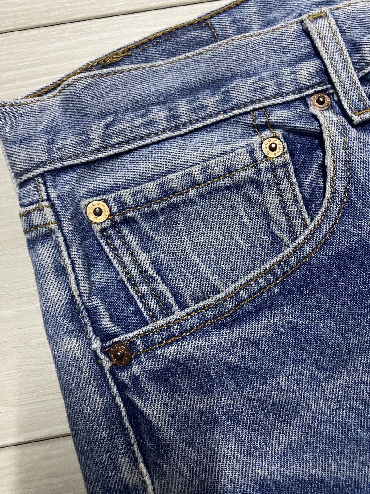 Levi's Vintage Levis 501 Faded Wash ButtonFly Distressed Jeans Size US 31 - 9 Thumbnail