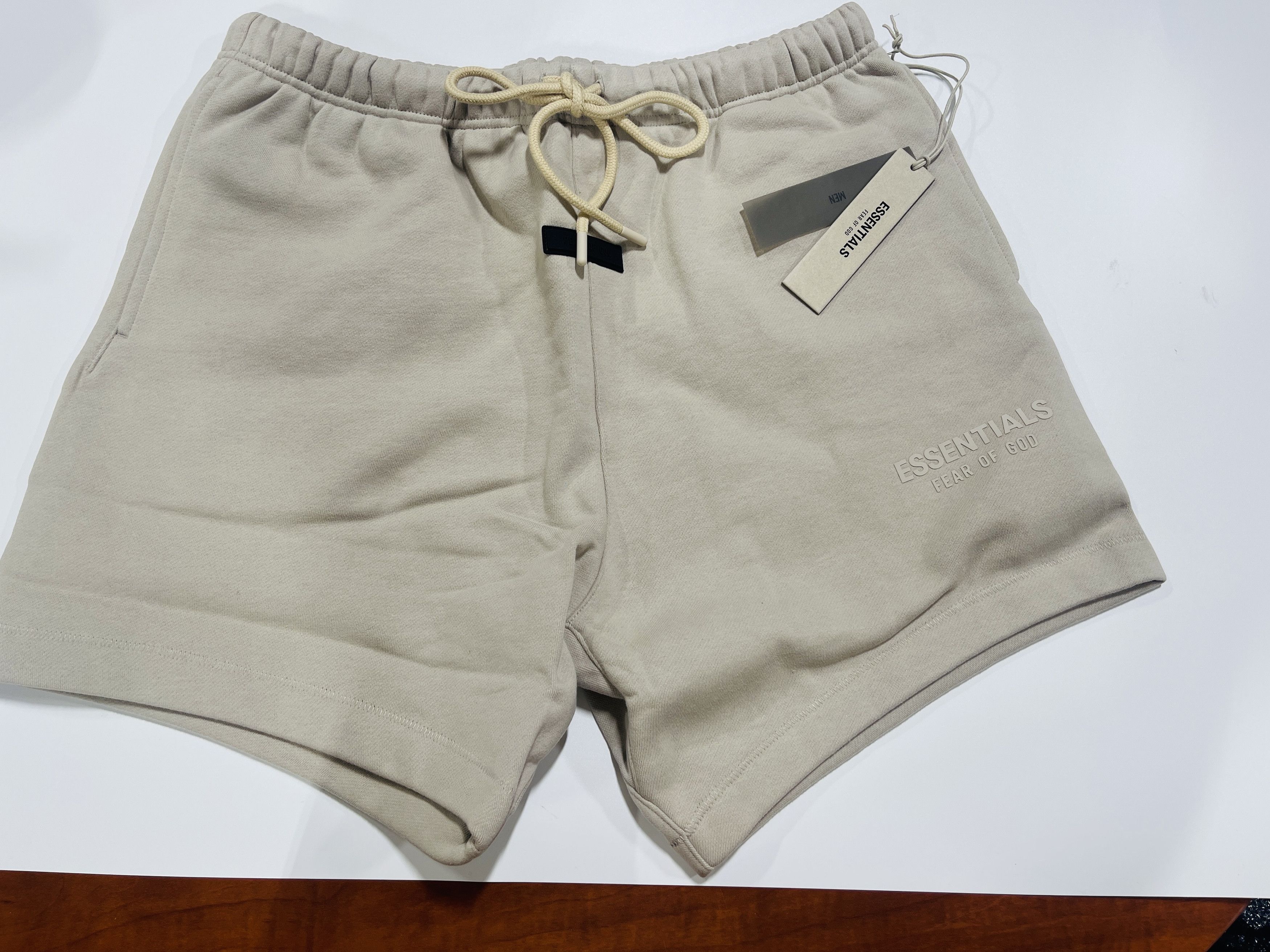 FOG × Fear of God Fear of God Essentials Sweatshort Silver Cloud Size XS Size US 30 / EU 46 - 4 Thumbnail