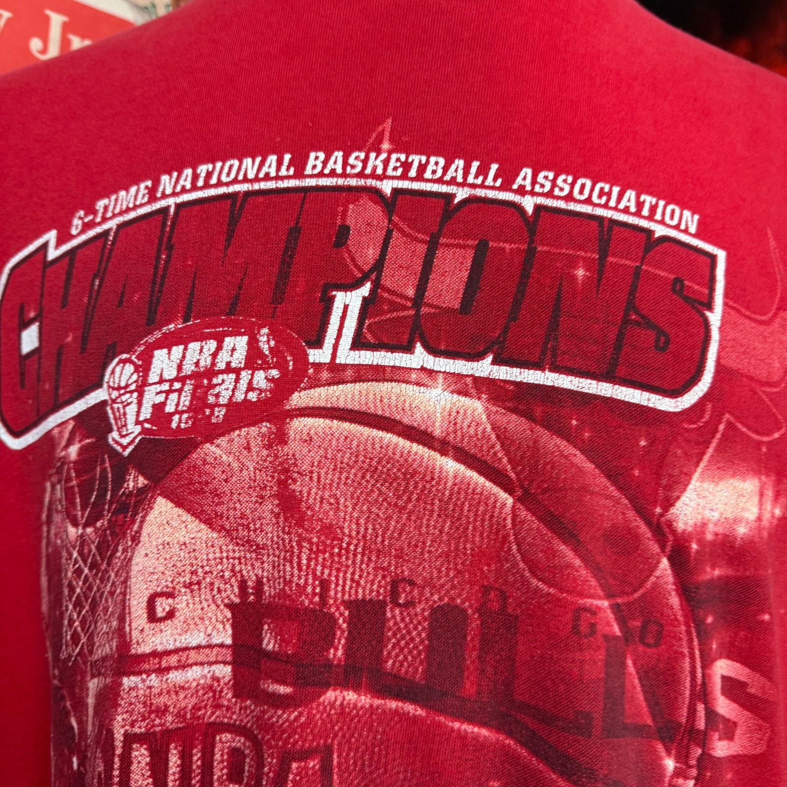 Vintage Vintage Chicago Bulls 6 Time 1998 NBA Champions Tee Size US XL / EU 56 / 4 - 2 Thumbnail