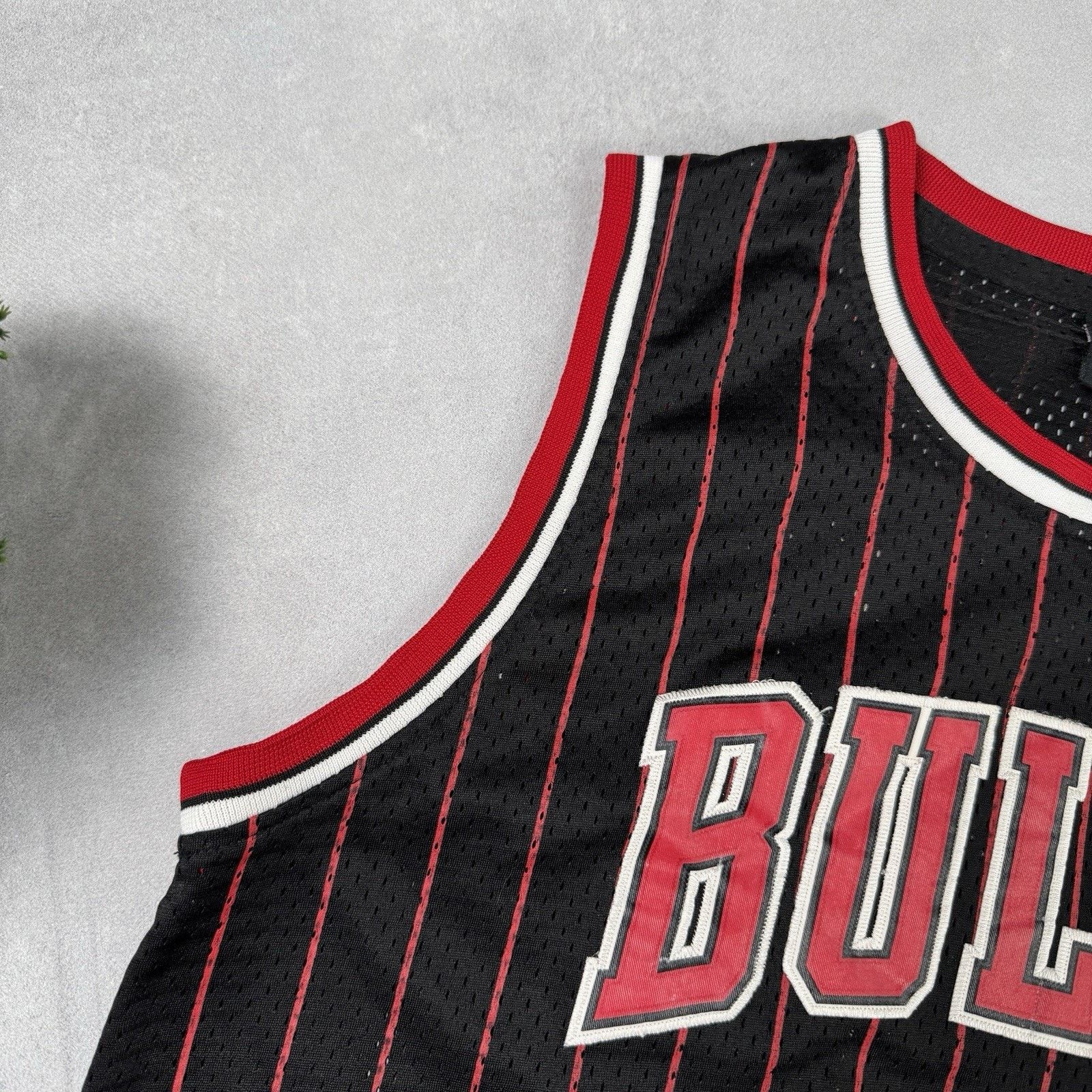Nike Vintage Nike Chicago Bulls Jersey Air Jordan Men Size L Size US L / EU 52-54 / 3 - 2 Thumbnail