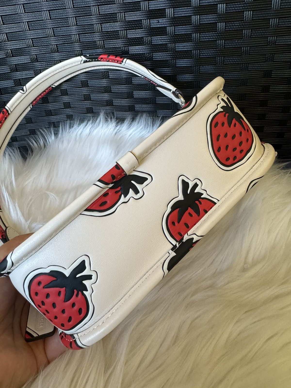 Coach Coach Strawberry Mini Leather Swinger 20 LH/Chalk Size ONE SIZE - 3 Thumbnail
