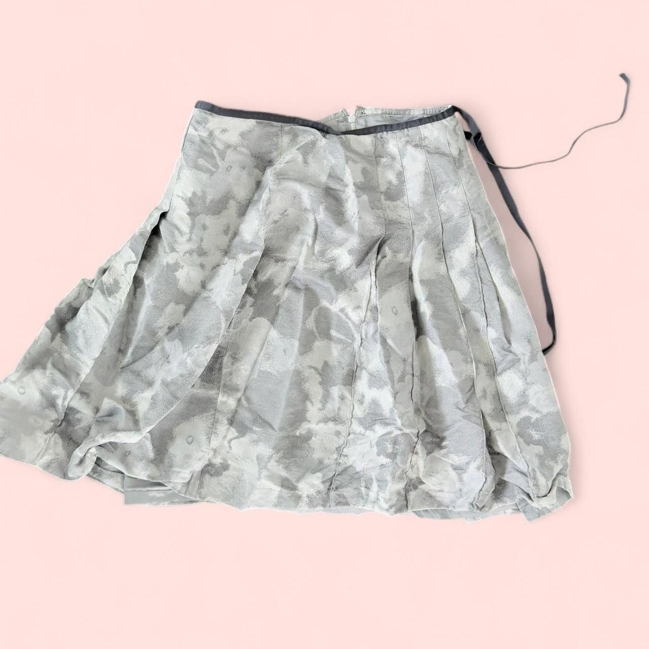 Other Women's grey white Skirts Size US 27 - 1 Thumbnail