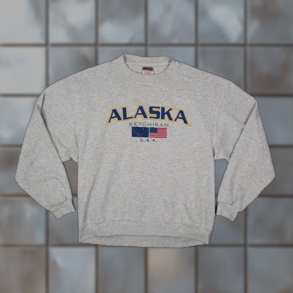 VINTAGE Oneita Alaska Sweatshirt Mens XL Gray Pullover Crew Neck Fleece Logo 80s 90s USA Bohemian Nature Sports College Travel