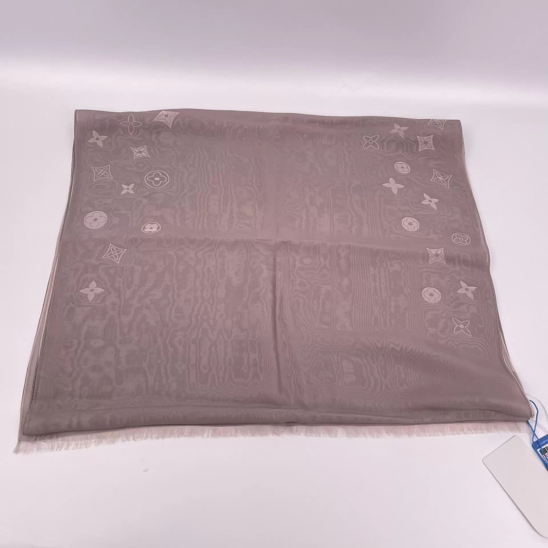 Louis Vuitton LV Silk Scarf Gray 170x45 Size ONE SIZE - 9 Thumbnail