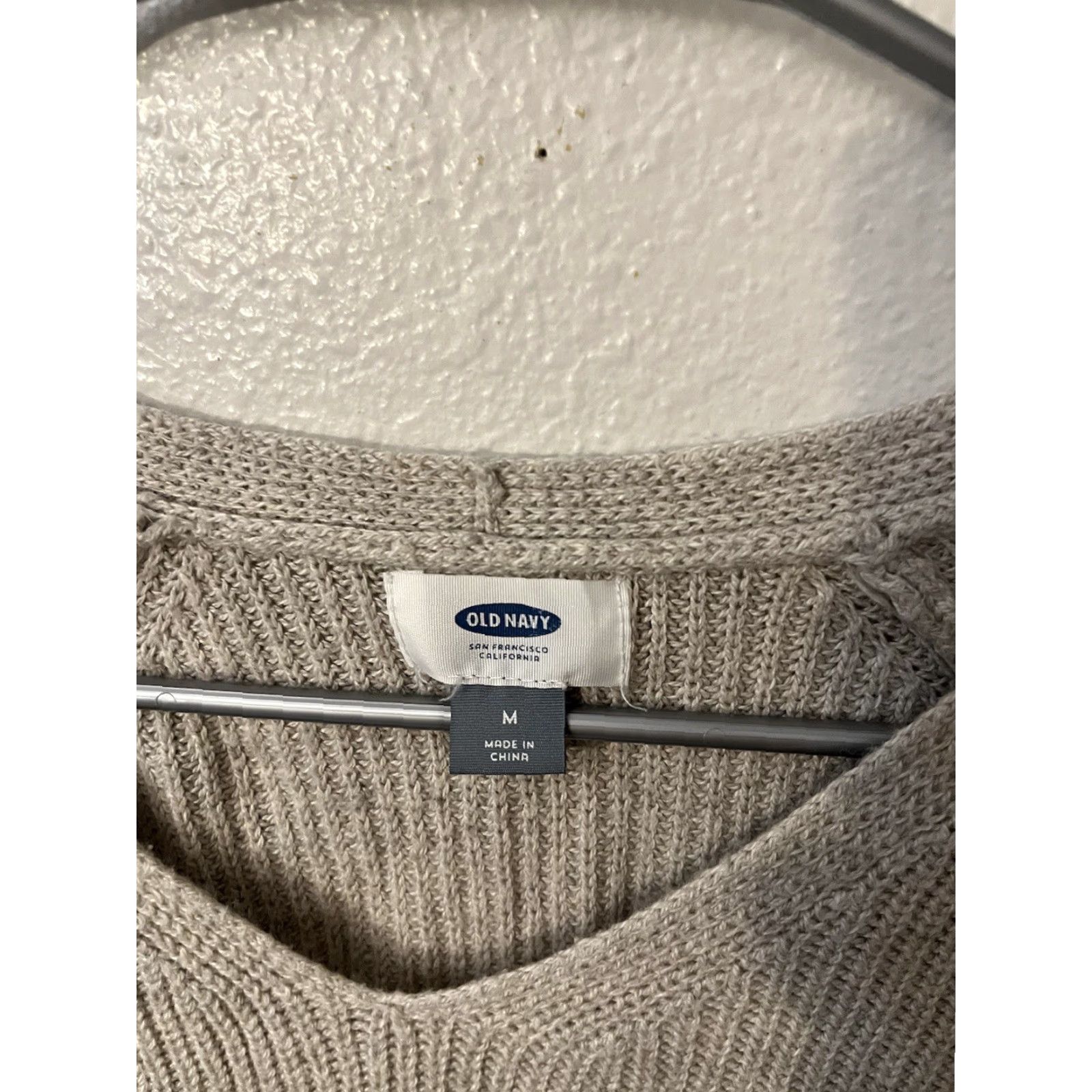 Old Navy VINTAGE Old Navy Women’s Size Medium Sweater V-Neck Knit L/S Beige Sweater Size S / US 4 / IT 40 - 2 Thumbnail