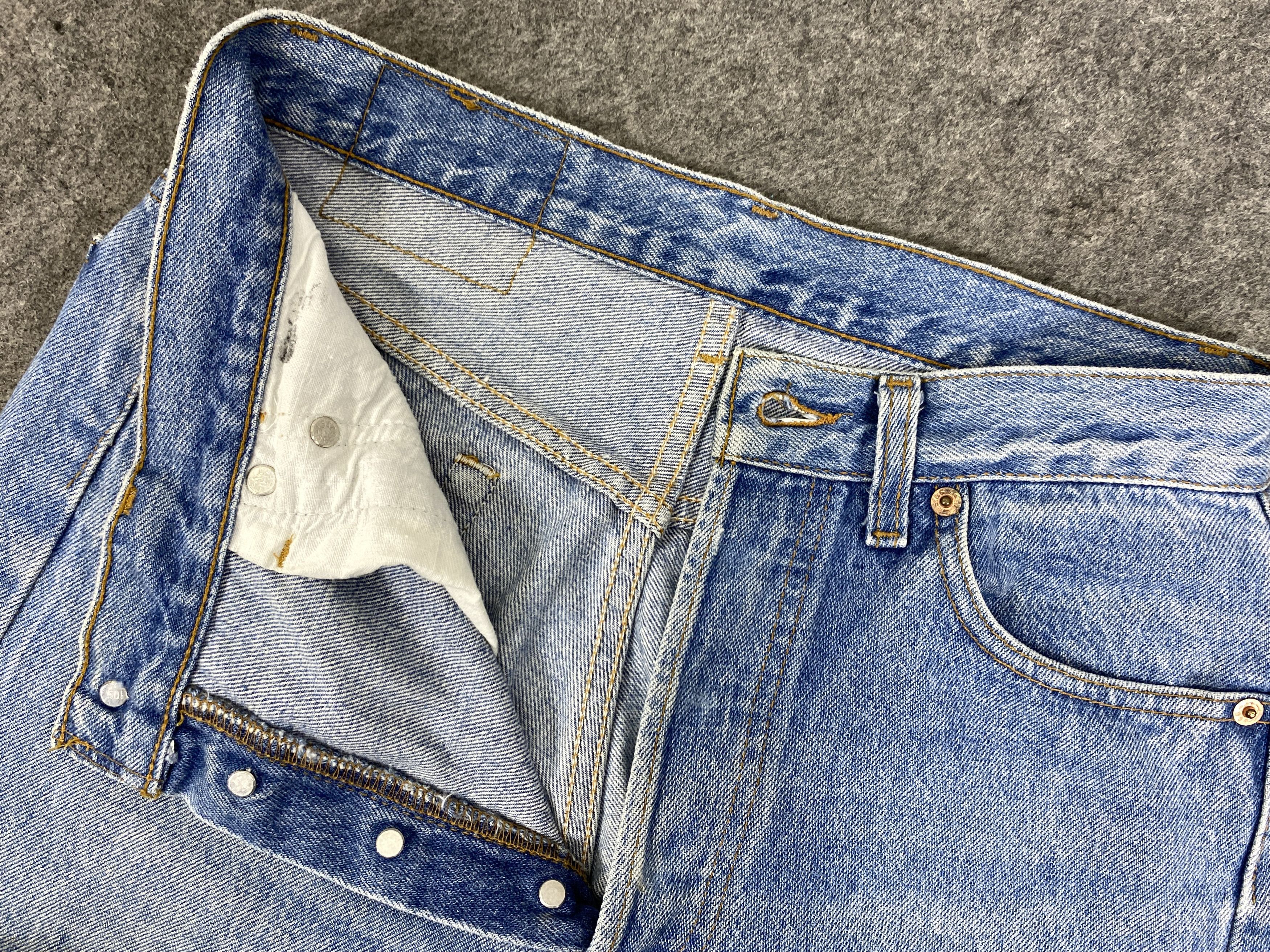 Japanese Brand Light Blue Vintage Levis 501 Jeans 28x31 - JN3192 Size US 28 / EU 44 - 7 Thumbnail