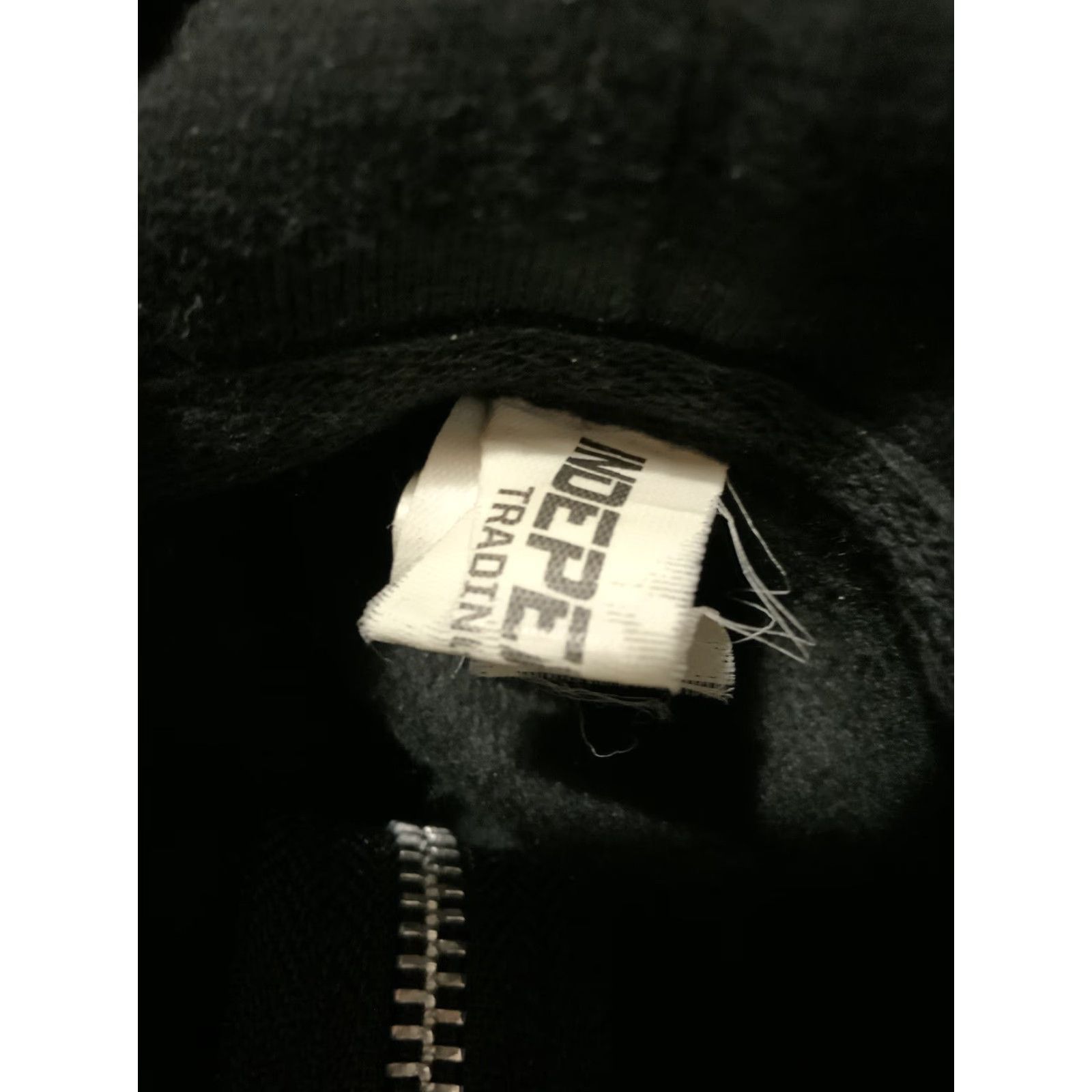 Vintage **America’s Most Musical Family 2019 Zip Hoodie MD Black** User: America’s Most Musical Family 2019 Zip Hoodie MD Black Size US M / EU 48-50 / 2 - 5 Thumbnail