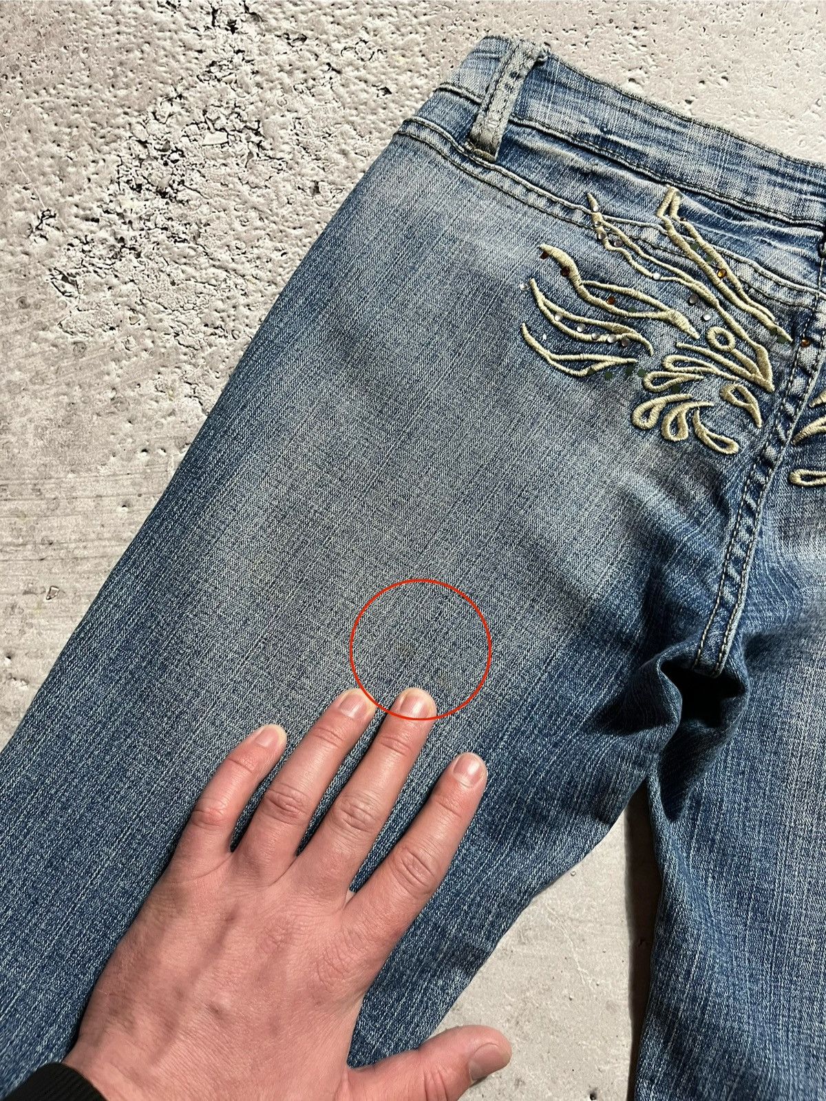 Vintage Y2K Flared Jeans Pants with Rhinestone Embroidered Back Size 30" / US 8 / IT 44 - 6 Thumbnail