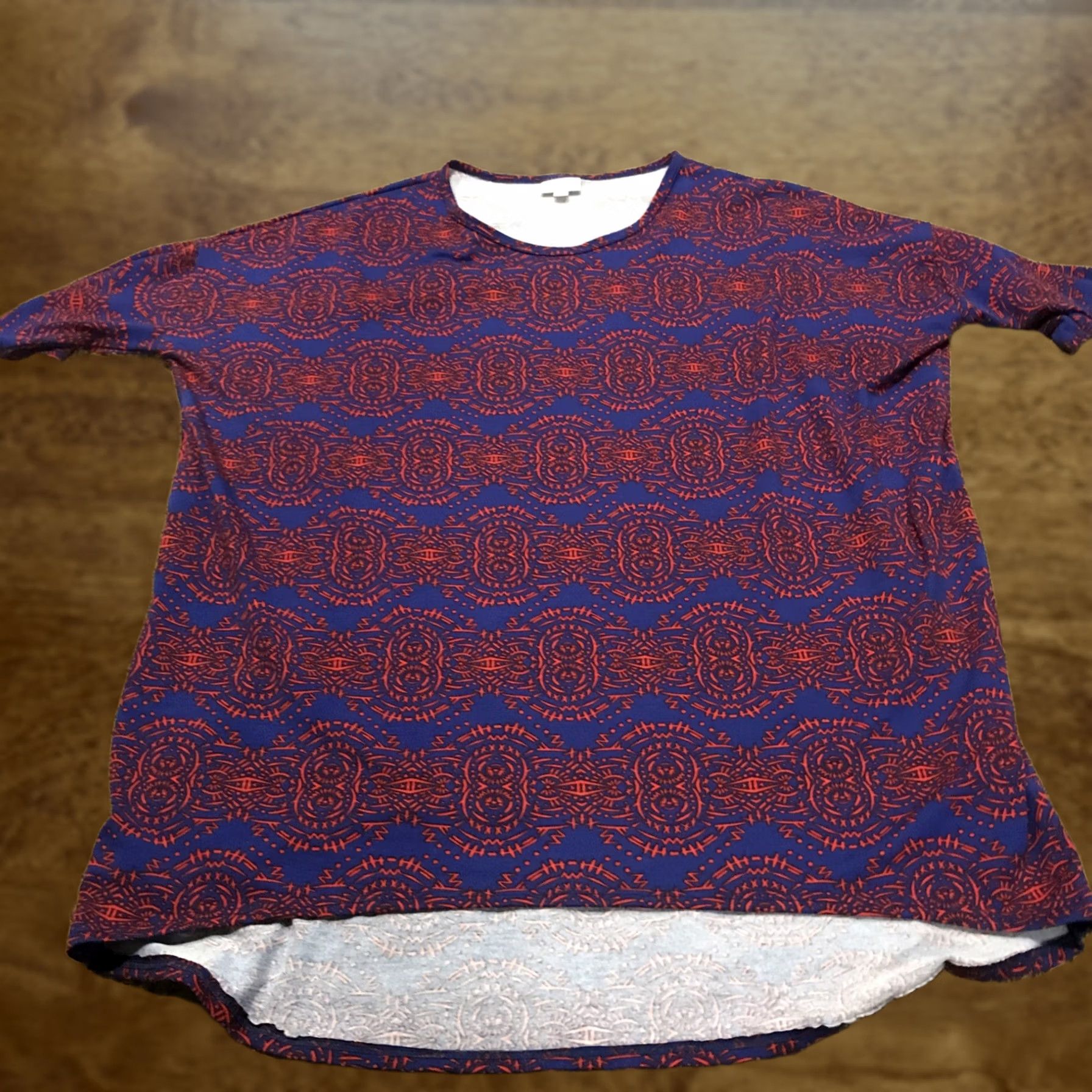 Vintage LuLaRoe Blouse Shirt Women L Polyester Blend Geometric Pattern Short Sleeve Round Neck Blue Red - Regular Fit, Lightweight, Basic, American Theme Size L / US 10 / IT 46 - 1 Thumbnail