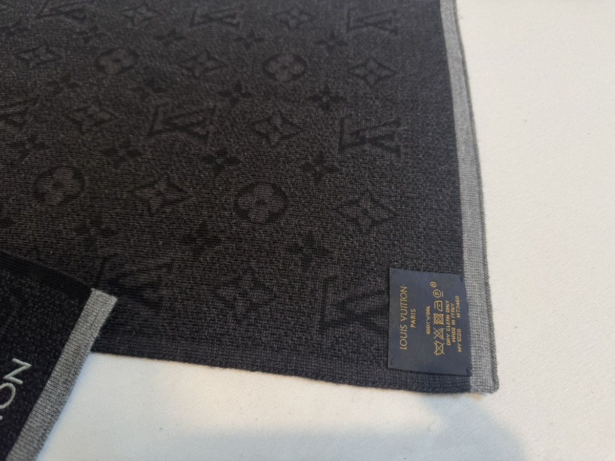 Louis Vuitton Louis Vuitton Monogram Eclipse Scarf M73468 Receipt Box Tags Size ONE SIZE - 3 Thumbnail
