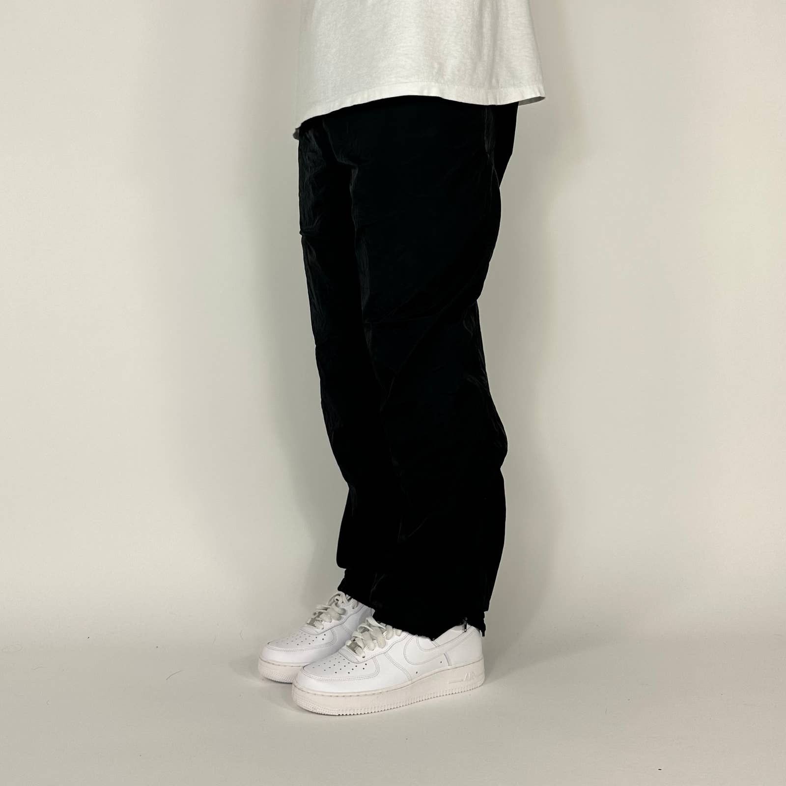 Japanese Brand × Vintage Vintage Baggy Black Retro Nylon Streetwear Sweatpants Size US 36 / EU 52 - 1 Thumbnail