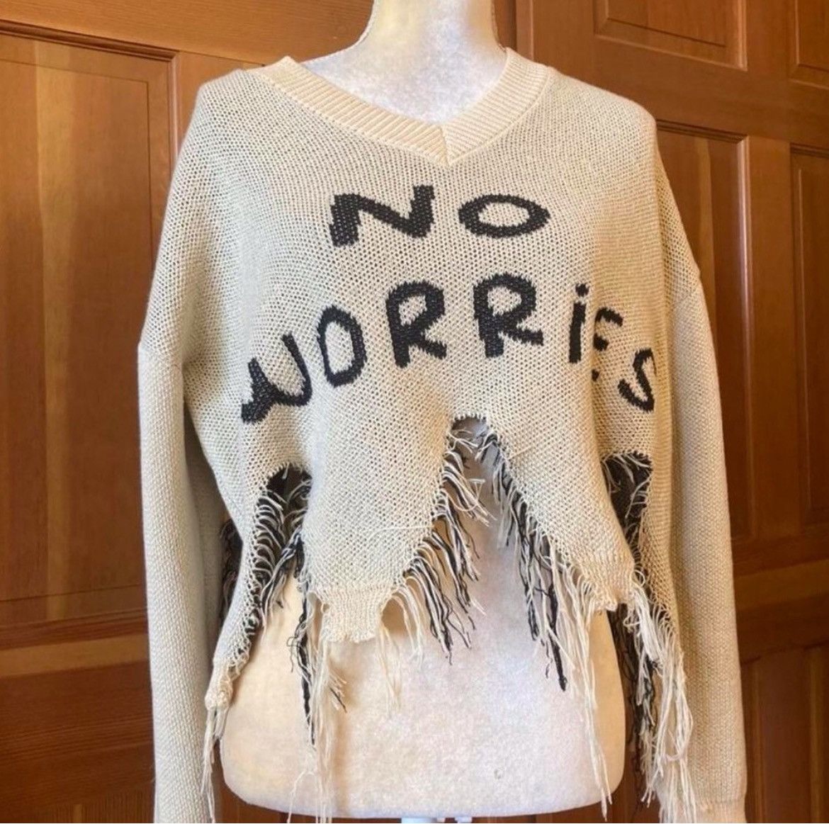 Designer × Other NWT, Women's Fringe Hem “No Worries” Crop Top Size M / US 6-8 / IT 42-44 - 2 Thumbnail