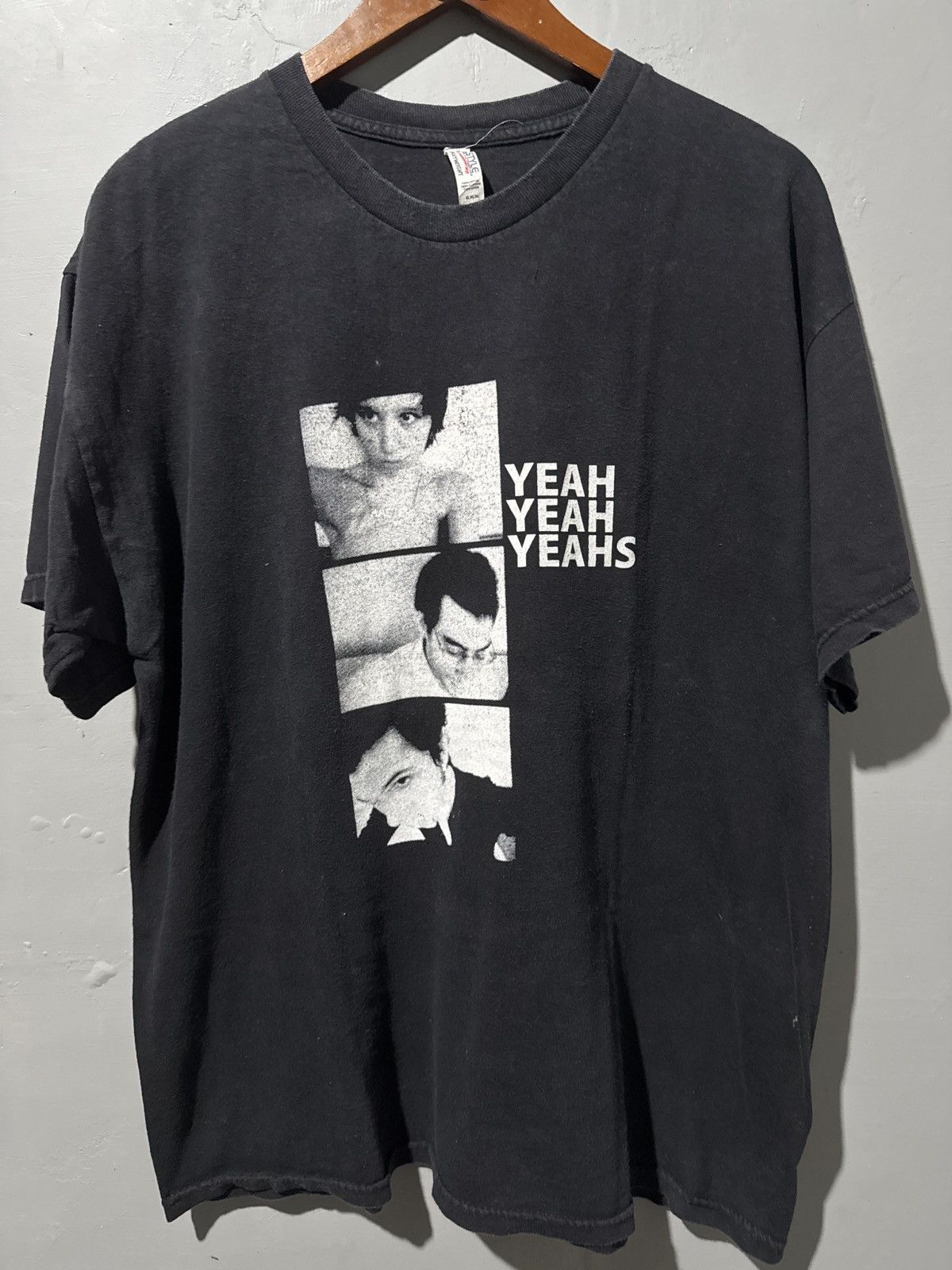 Band Tees "RARE" 00s YEAH YEAH YEAHS Vintage Band Tee Size US XL / EU 56 / 4 - 1 Thumbnail
