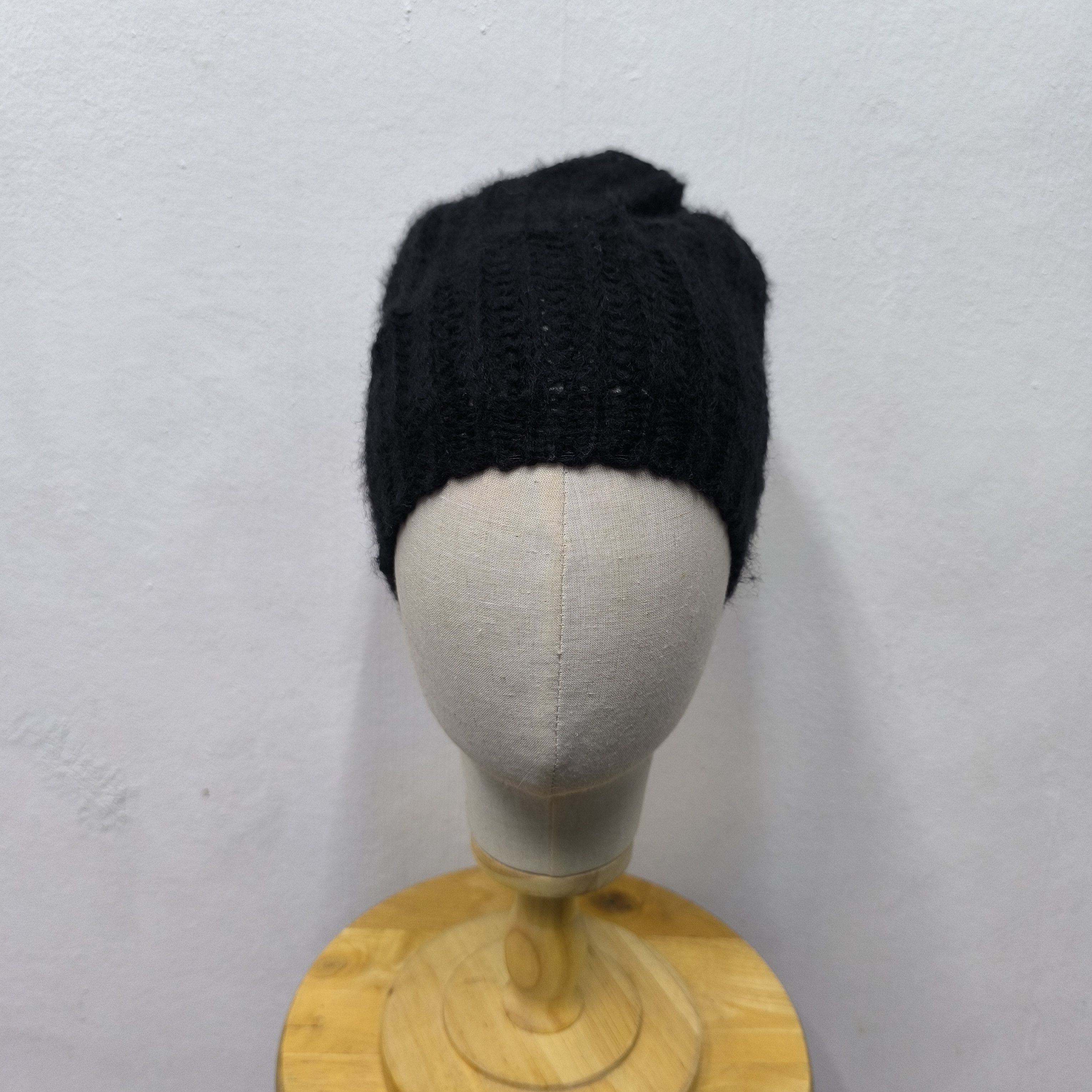 Japanese Brand 💥 DIvided by h&m blacl label knit pull on beanie hat Size ONE SIZE - 2 Thumbnail