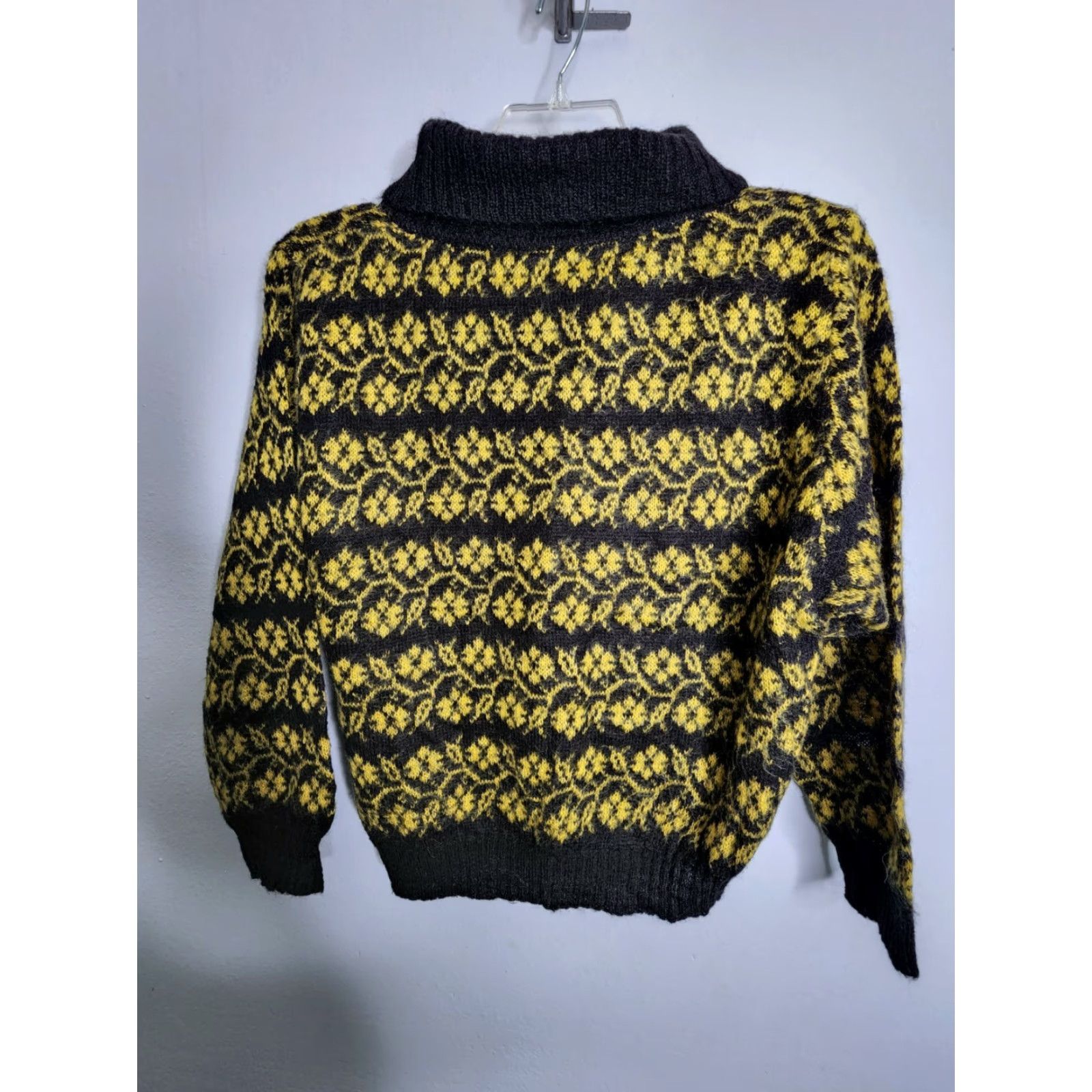 Tonello VINTAGE Benellon Sweater M Blue Yellow Made in Italy Womens Night Size M / US 6-8 / IT 42-44 - 2 Thumbnail