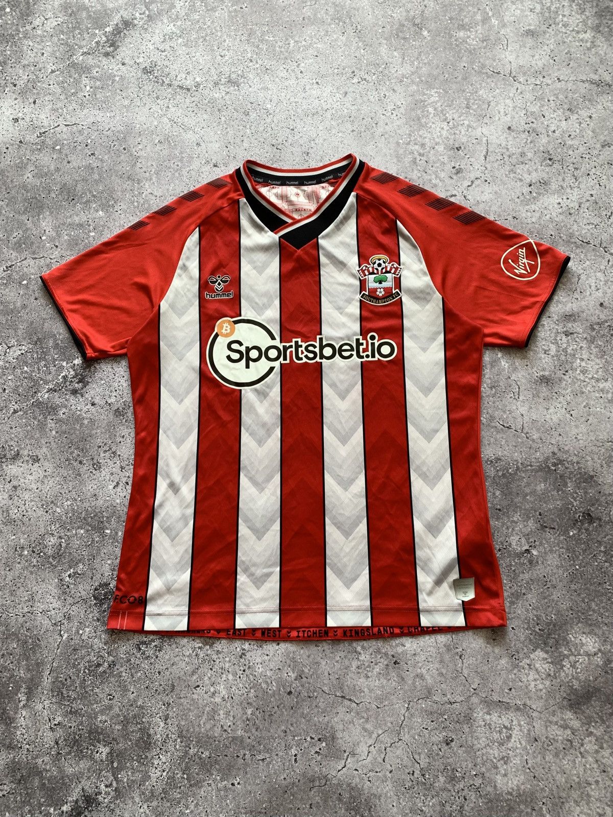 Hummel 🔥HUMMEL SOUTHAMPTON 2021/22 HOME SOCCER SHIRT Size US L / EU 52-54 / 3 - 1 Thumbnail