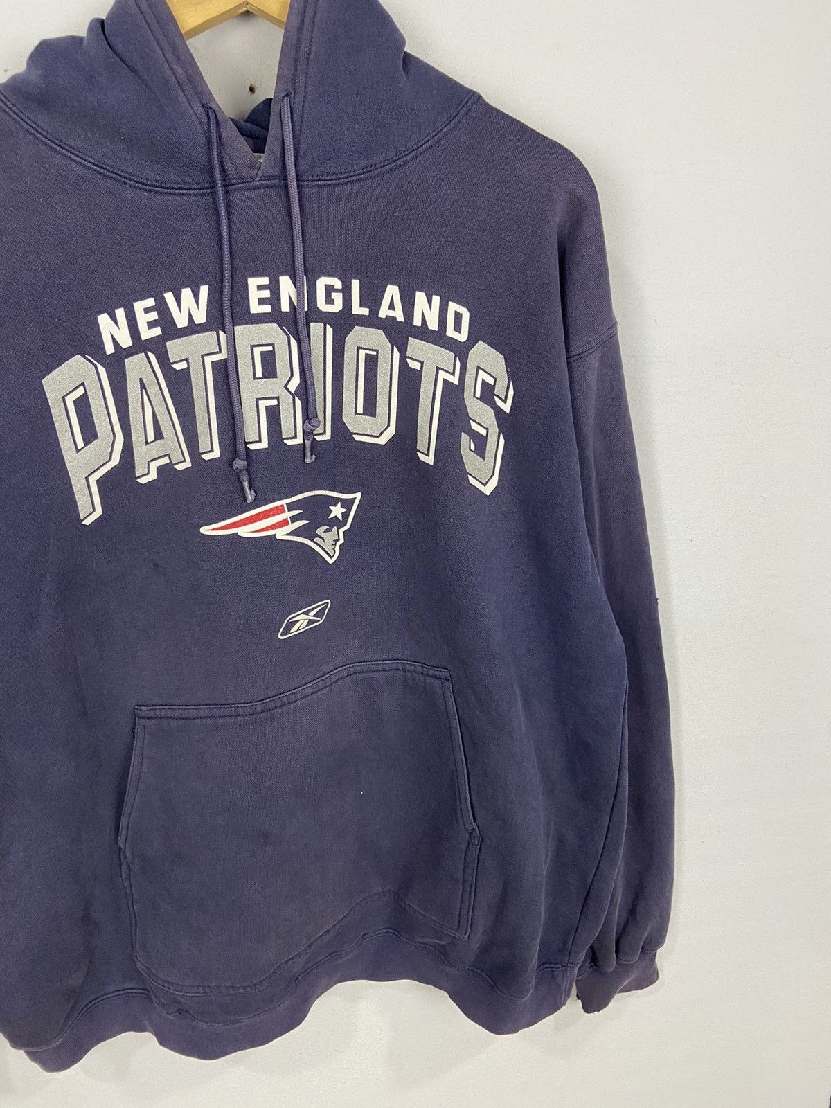 New England Outerwear × Reebok × Vintage Vintage New England Patriots Reebok Hoodies Size US L / EU 52-54 / 3 - 3 Thumbnail