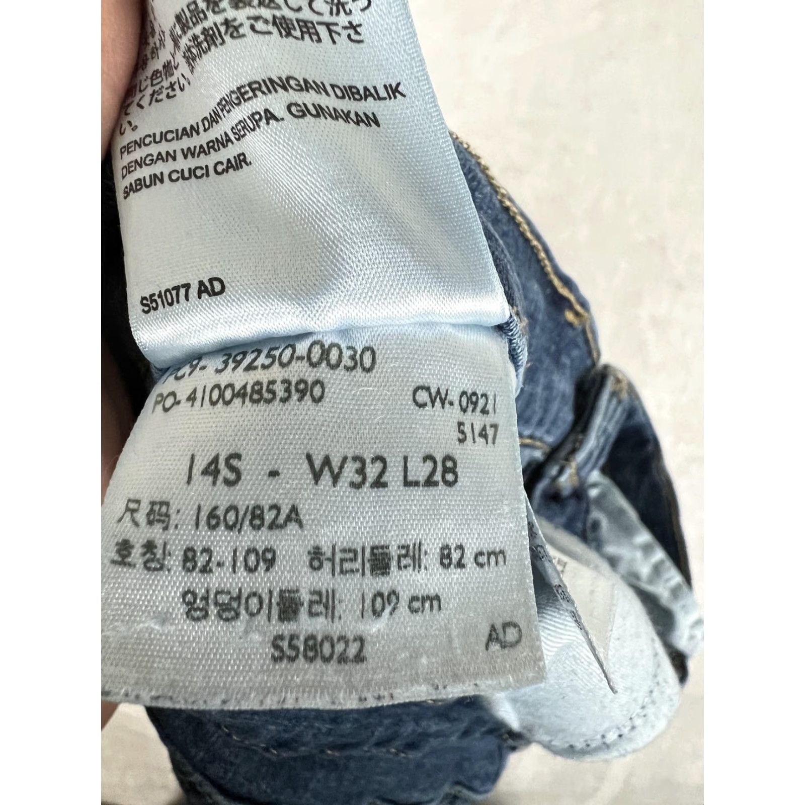 Levi's Levi's Jeans Women's 14 32x28 Blue Classic Straight Medium Wash Denim Pants Pocket zI pocks Size 36" / US 14 / IT 50 - 6 Thumbnail