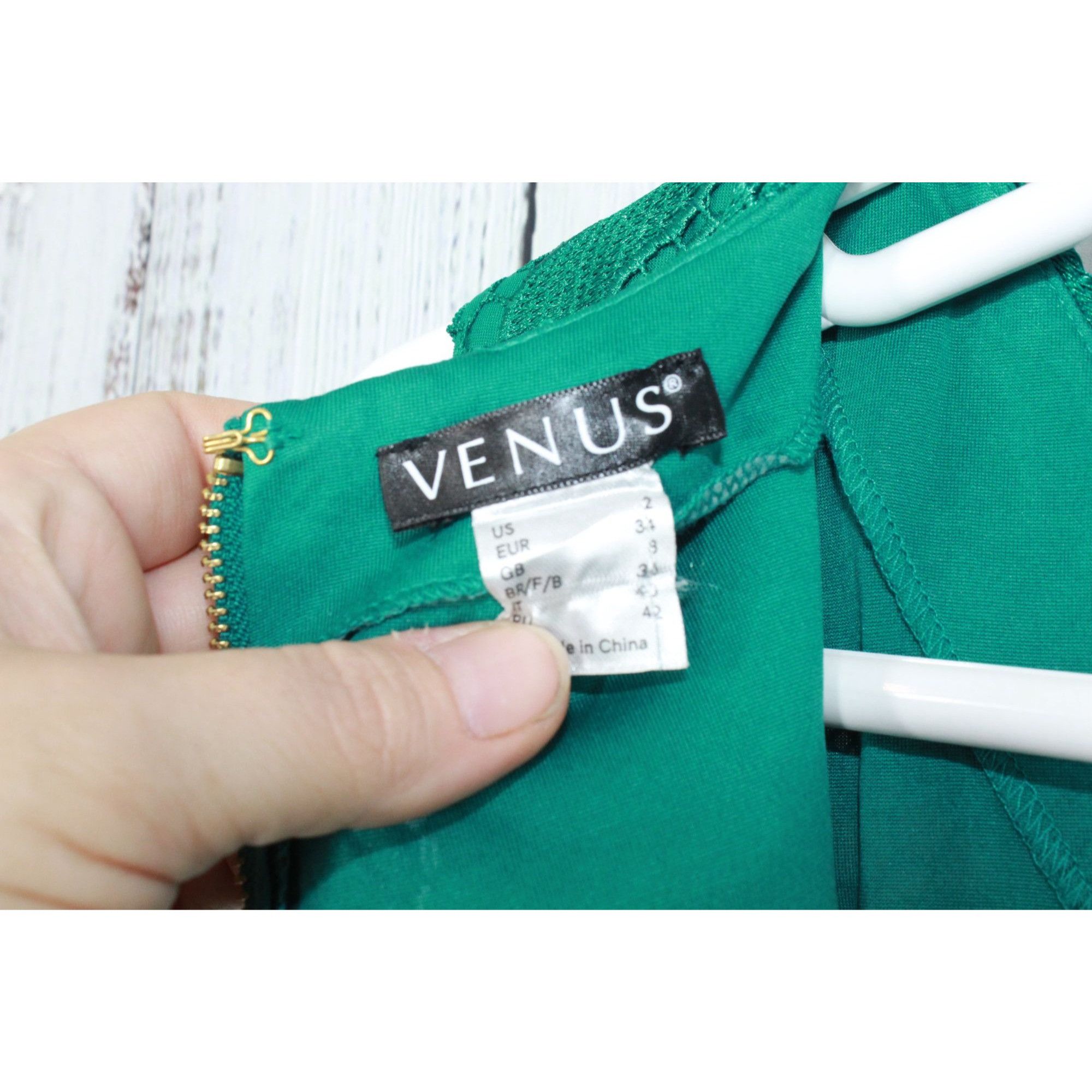 Venus Venus Green Lace V-Neck Mid Length Dress Size 2 Size XS / US 0-2 / IT 36-38 - 10 Thumbnail