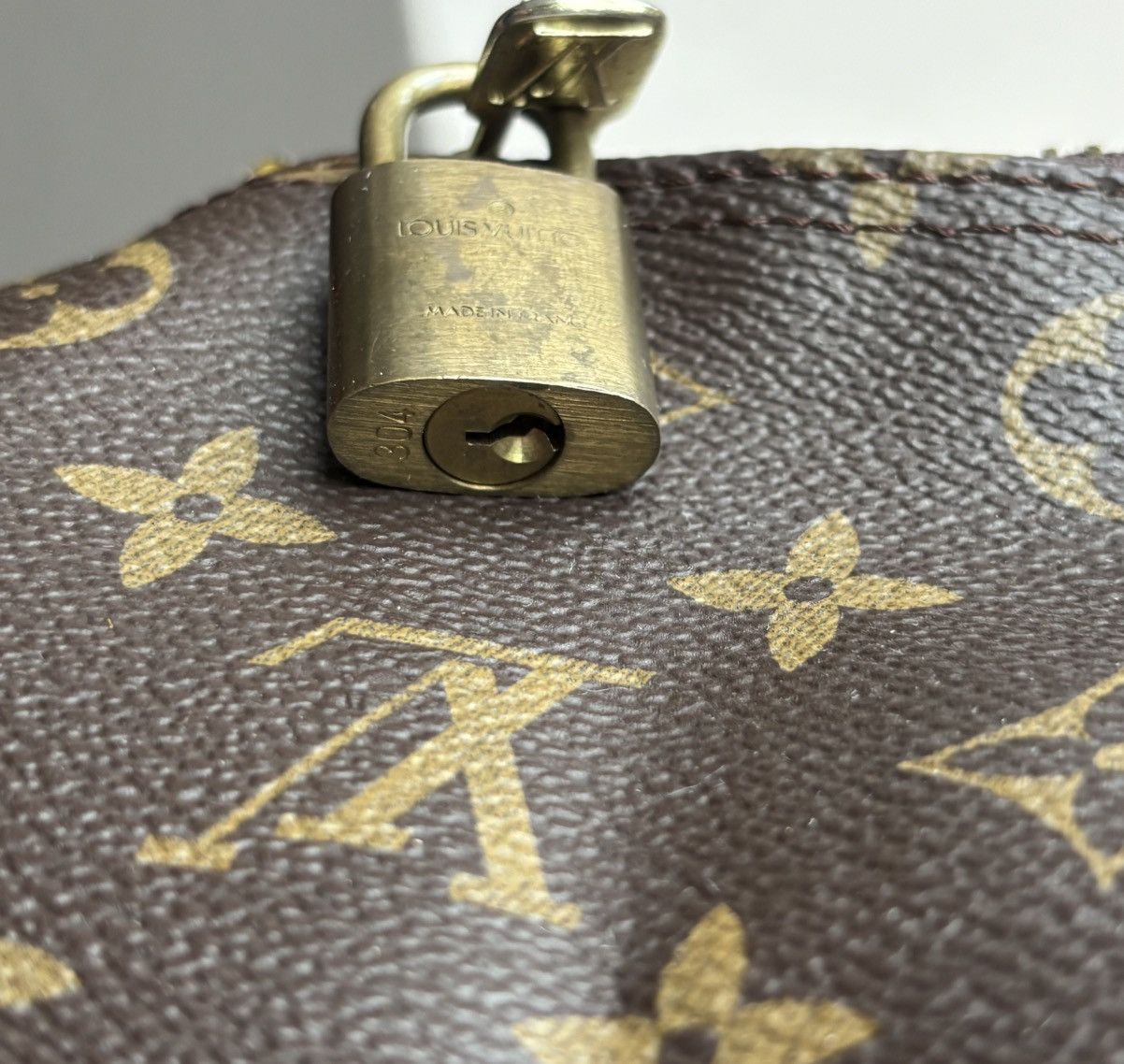 Louis Vuitton Louis Vuitton Keepall 50 Monogram Bag Size ONE SIZE - 11 Thumbnail