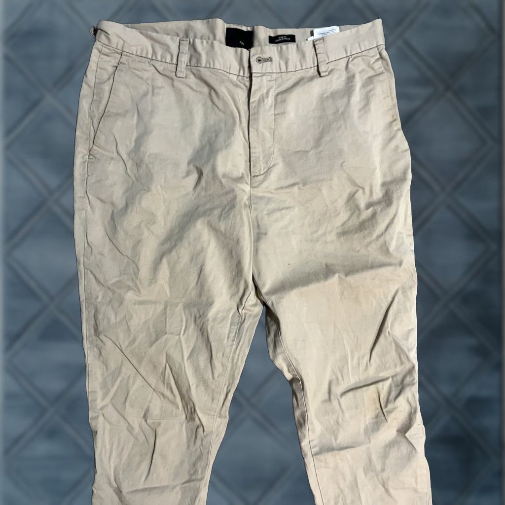 H&M H&M Men's Slim Fit Chino Pants Beige Flat Front 33R Slim Waist 33 Inseam 30 Regular Size Pants Men Shirt? Size US 33 - 1 Thumbnail
