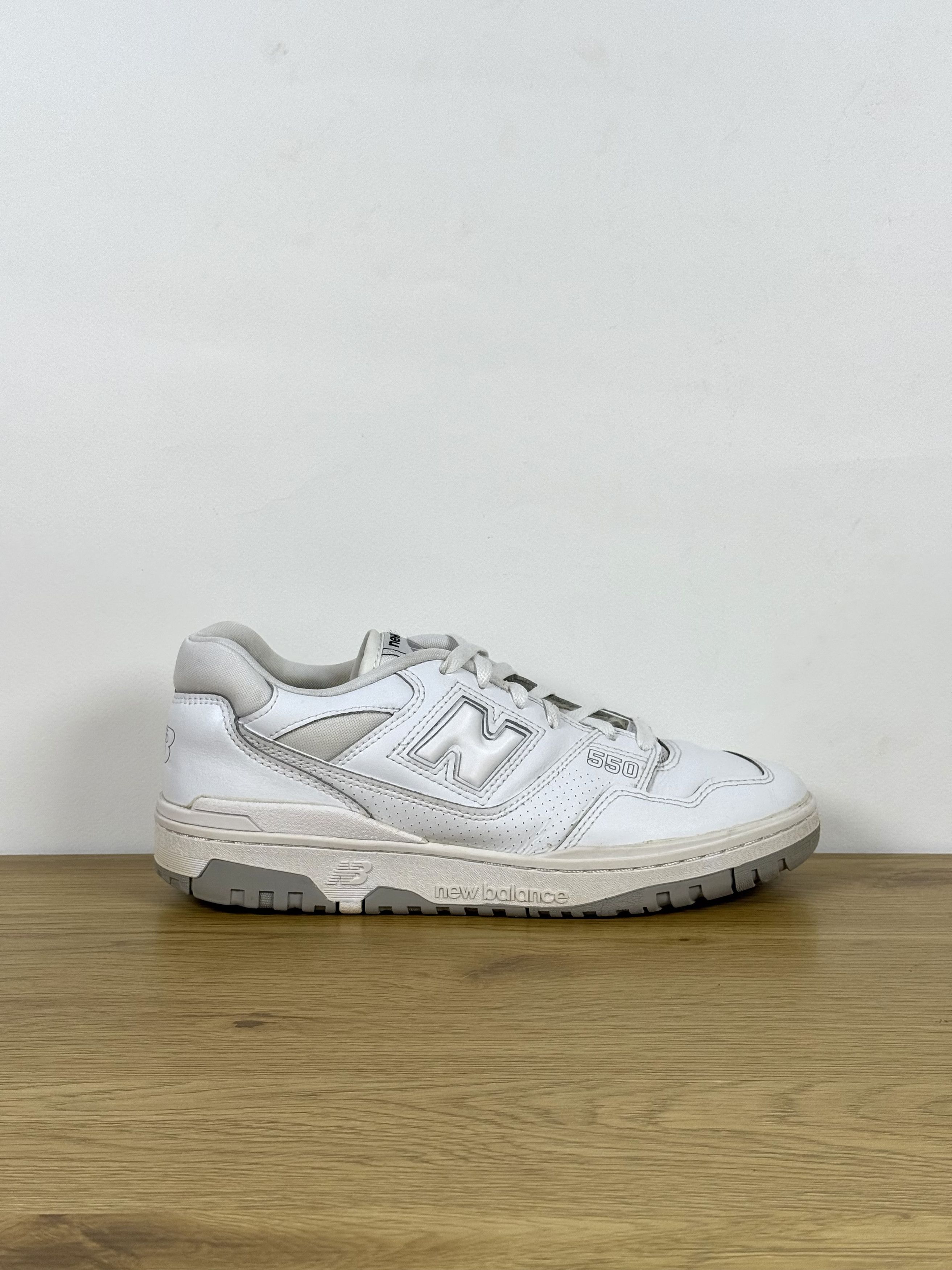 New Balance New Balance 550 White Low Top Sneakers 42-43 Size US 9.5 / EU 42-43 - 4 Thumbnail