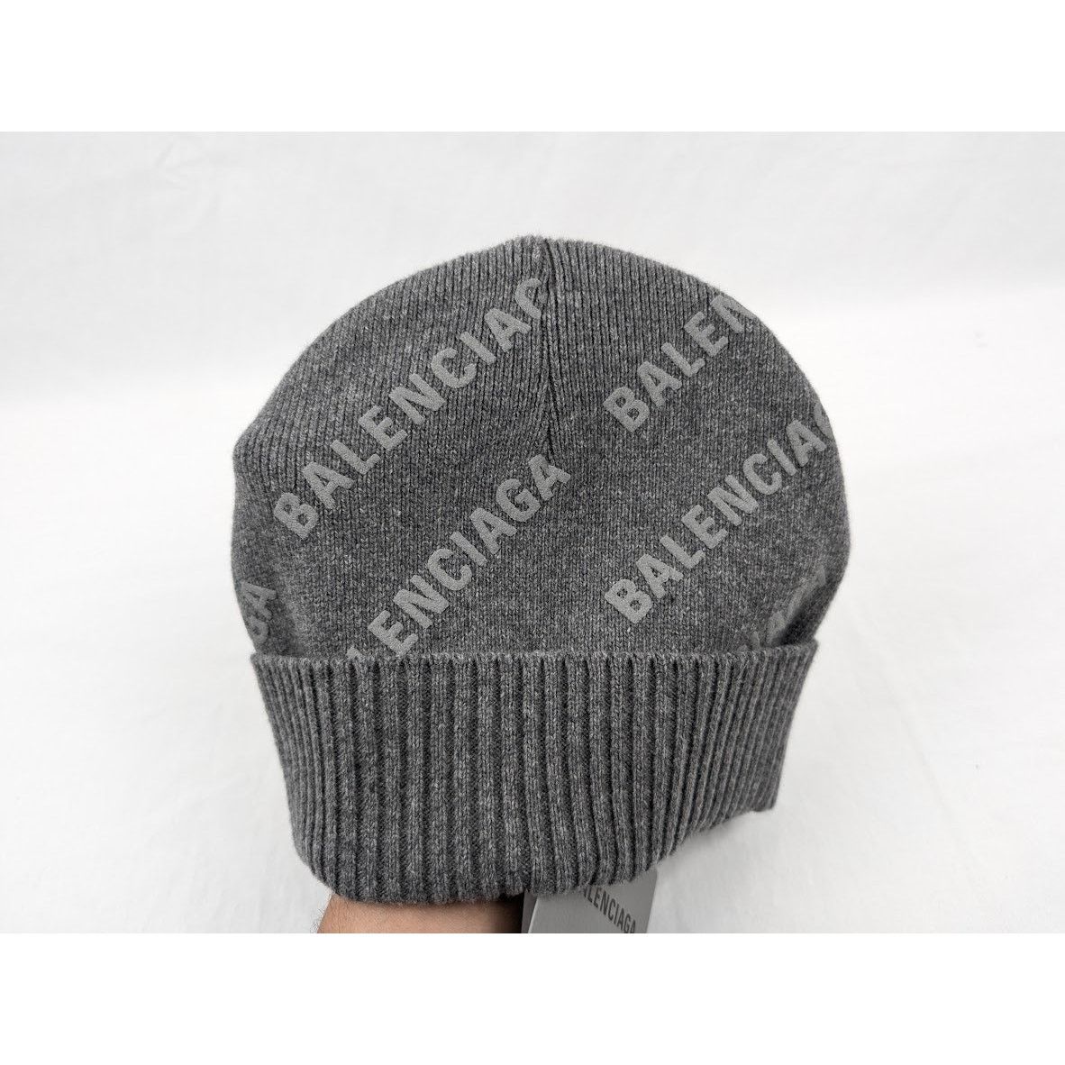 Balenciaga o1rshd1 Q:2/Size:OS/Unisex Cashmere Beanie Cap / Hat in Grey Size ONE SIZE - 11 Thumbnail