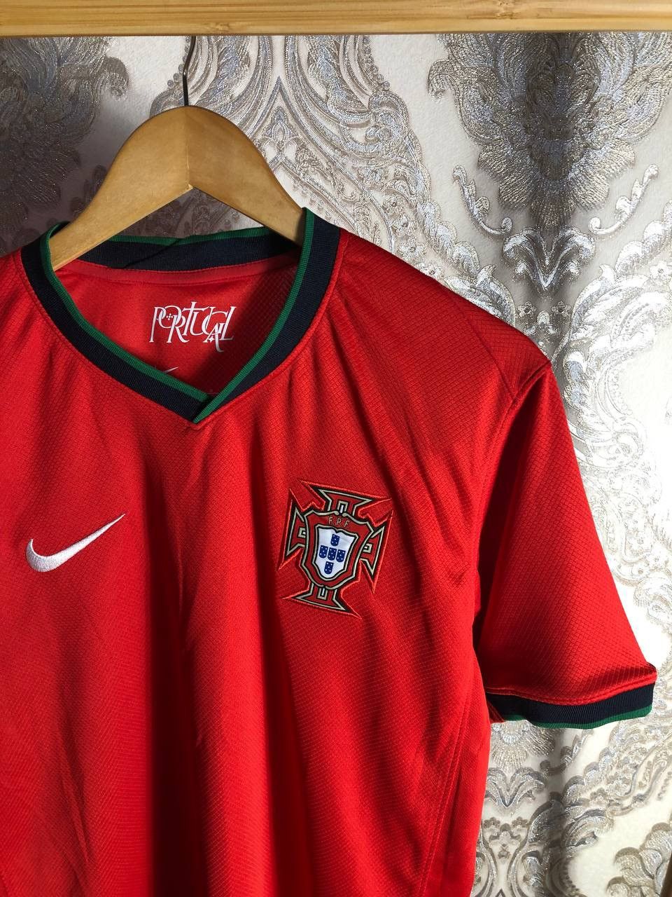 Nike VINTAGE NIKE PORTUGAL SOCCER JERSEY RONALDO BLOKE Y2K 90s Size US L / EU 52-54 / 3 - 2 Thumbnail