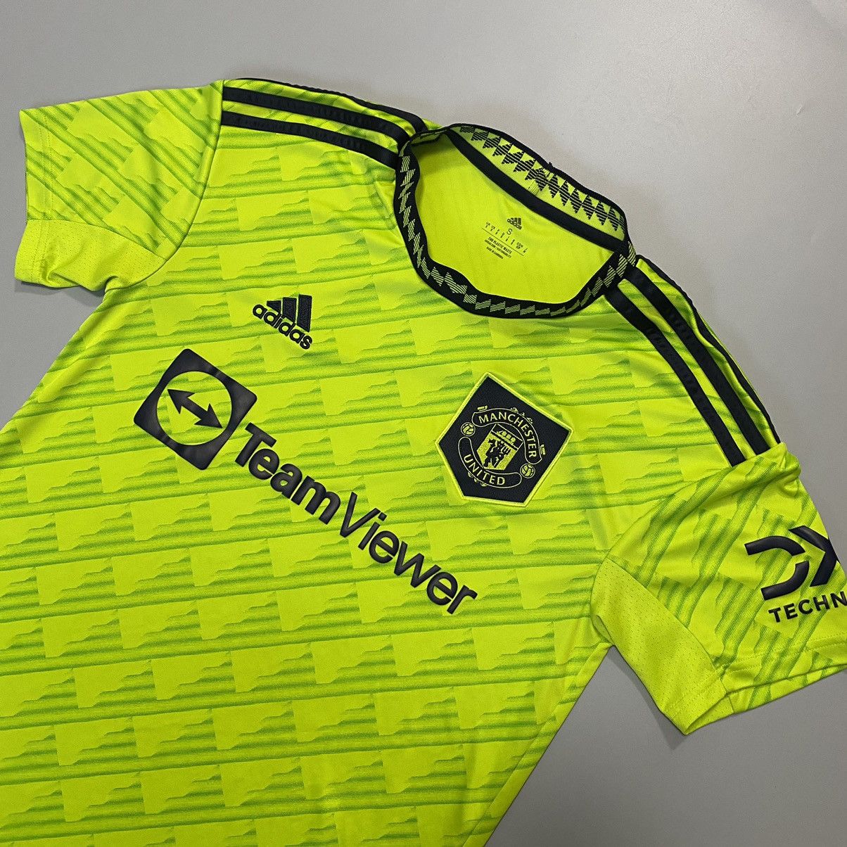 Adidas Manchester United 2022 Third Jersey Size M Adidas Shirt Size US M / EU 48-50 / 2 - 3 Thumbnail