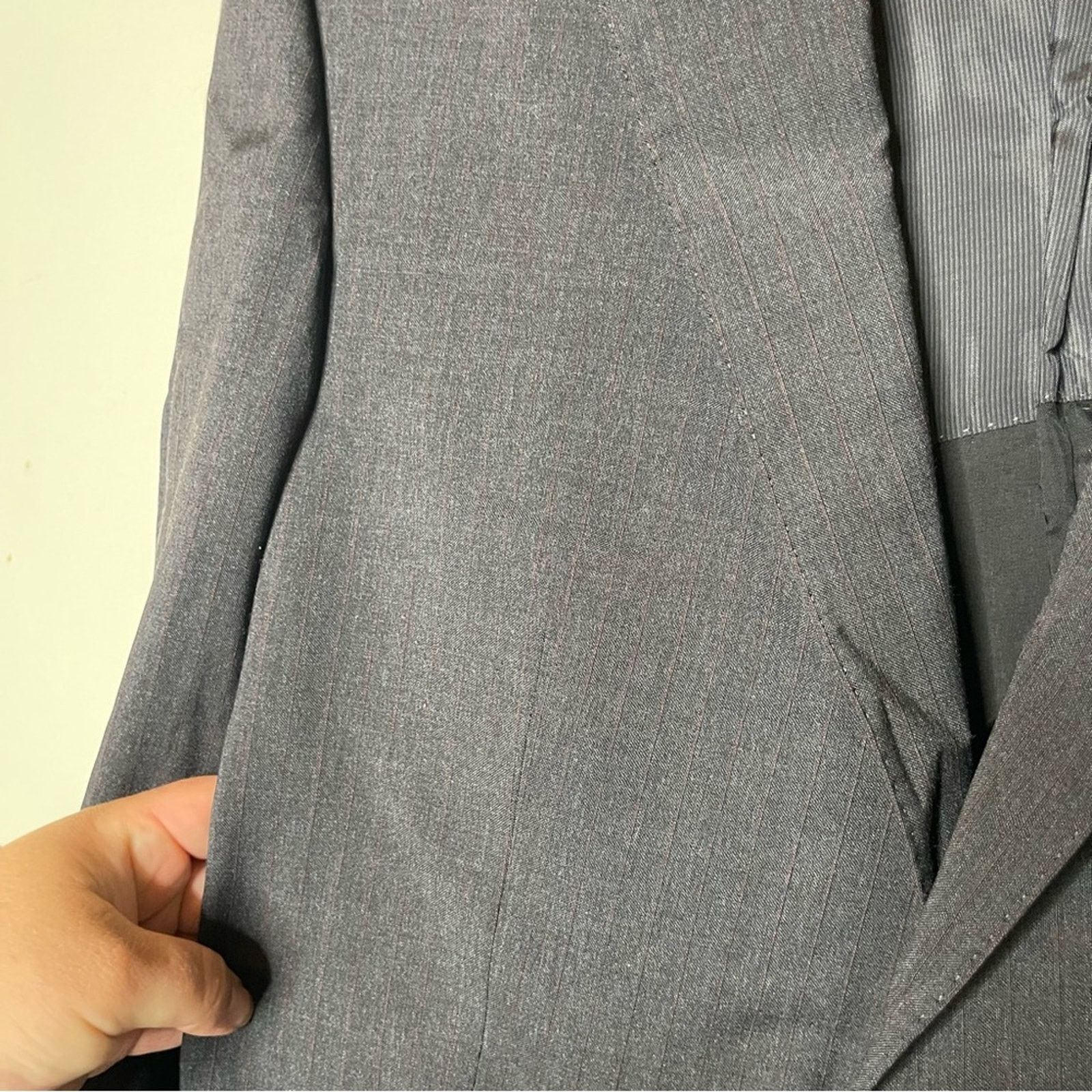 Hugo Boss Hugo Boss Grey 100% wool 2 button blazer sz 42R Size US L / EU 52-54 / 3 - 10 Thumbnail