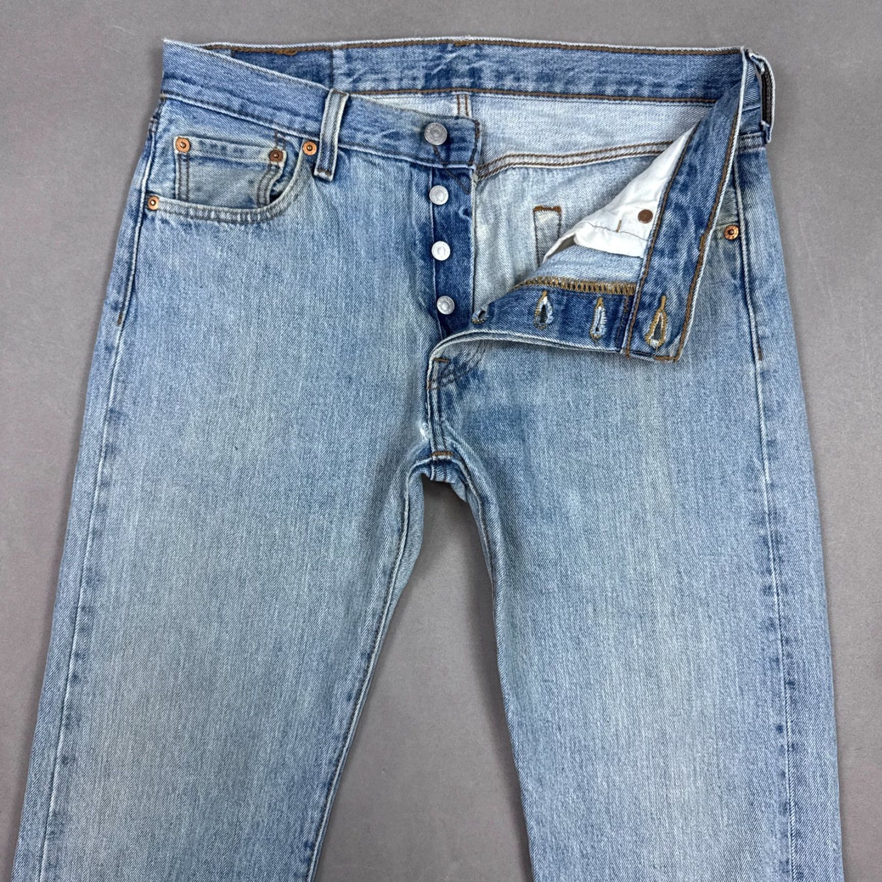 Levi's Levis 501 Jeans Mens 32x32 Blue Button Fly Denim Pant Work Distressed (Tag30x32) Size US 30 / EU 46 - 2 Thumbnail