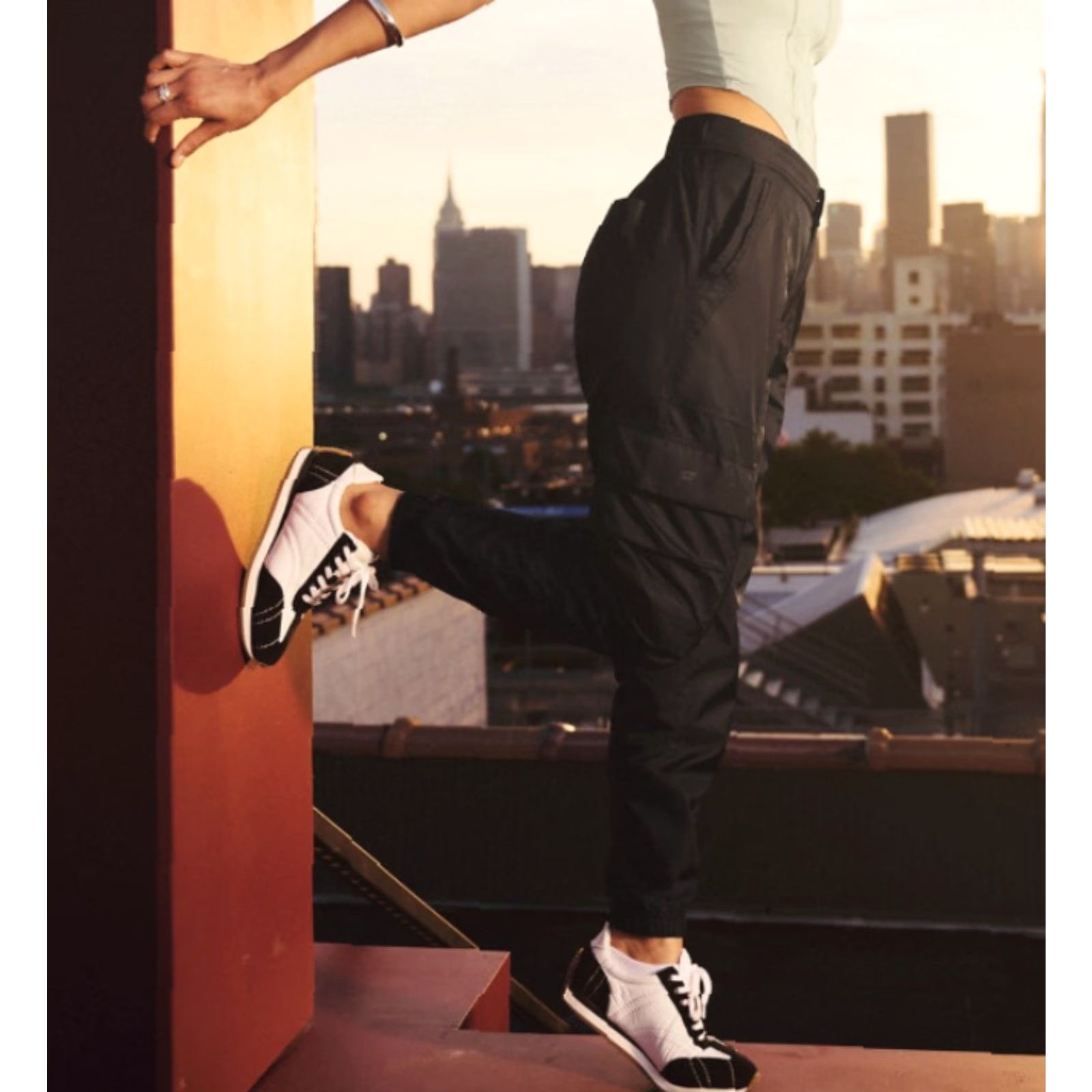 Fabletics Fabletics Womens |2X| Black Nylon High Rise Cargo Joggers Size 40" / US 18 - 2 Thumbnail