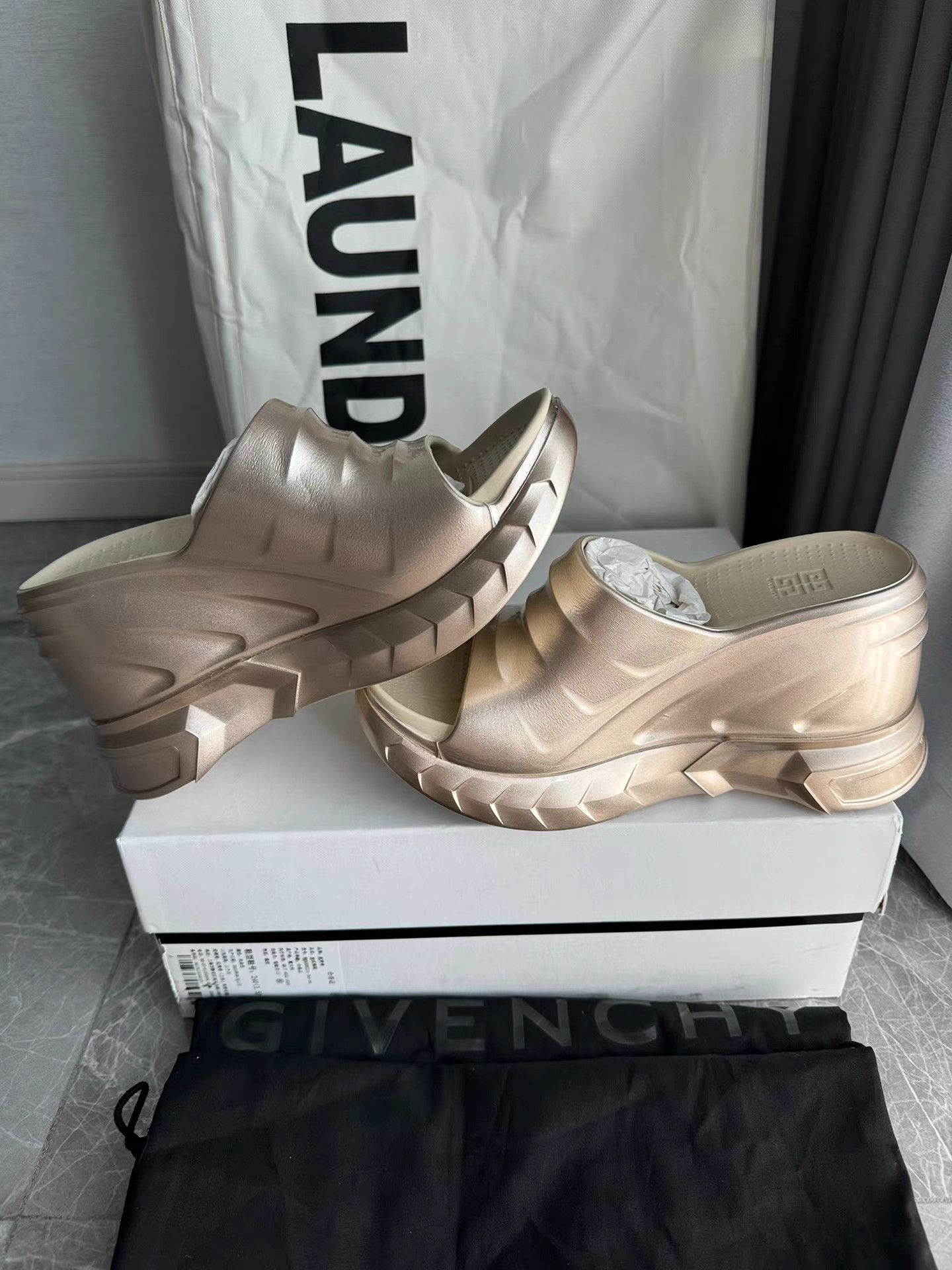 Givenchy GIVENCHY Marshmallow Sneakers K6 Size US 9 / IT 39 - 5 Thumbnail