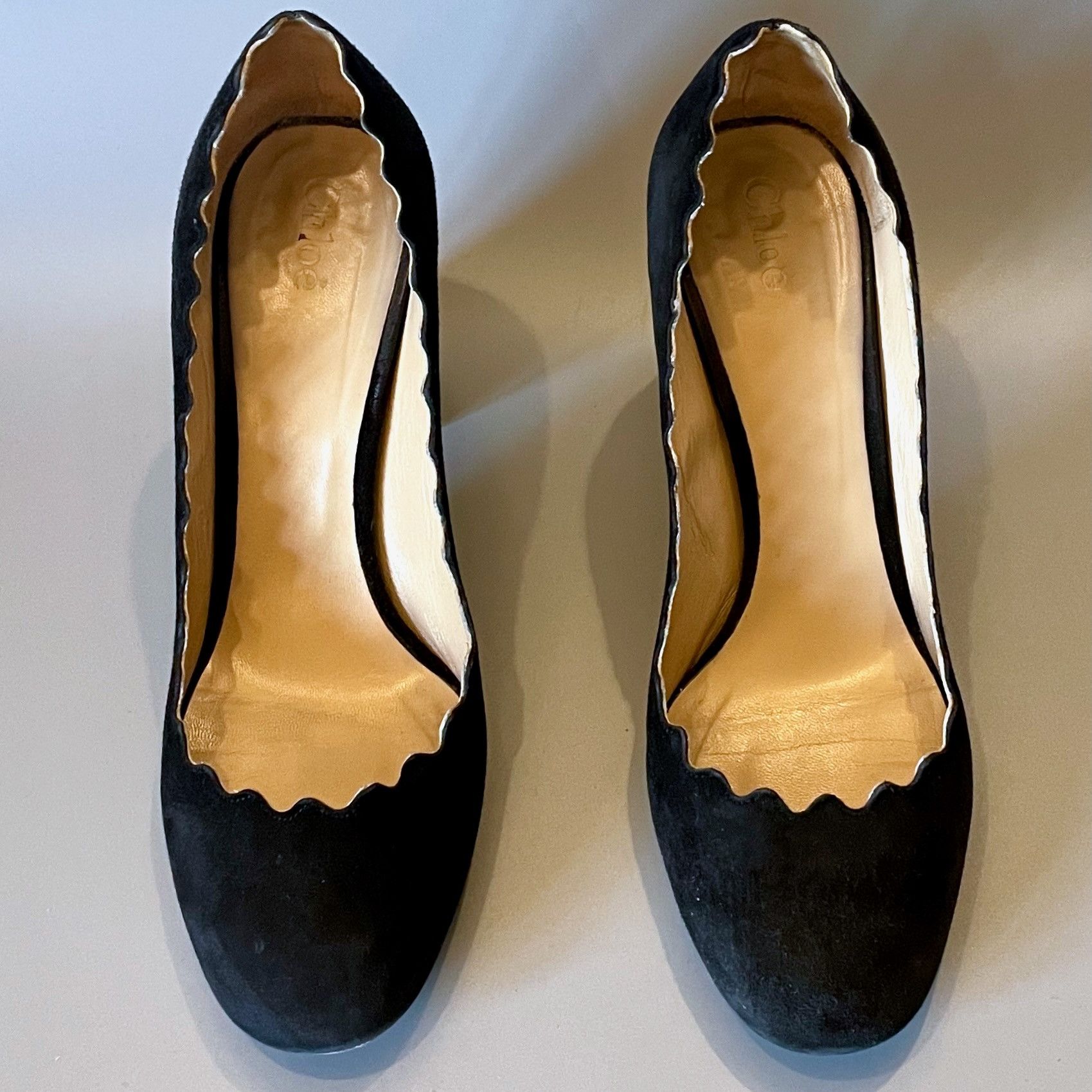 Chloe Chloe Lauren scalloped 3.5" high block heel suede pumps Size US 7.5 / IT 37.5 - 11 Thumbnail